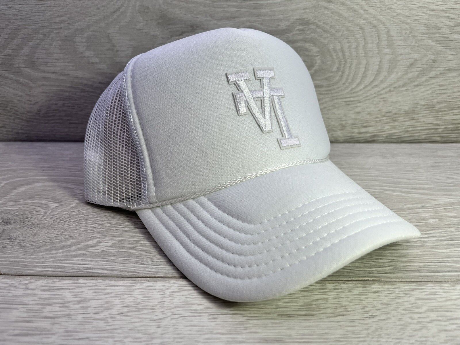 Vintage LA WHITE HIGH CROWN TRUCKER SNAPBACK VINTAGE Size ONE SIZE - 1 Thumbnail