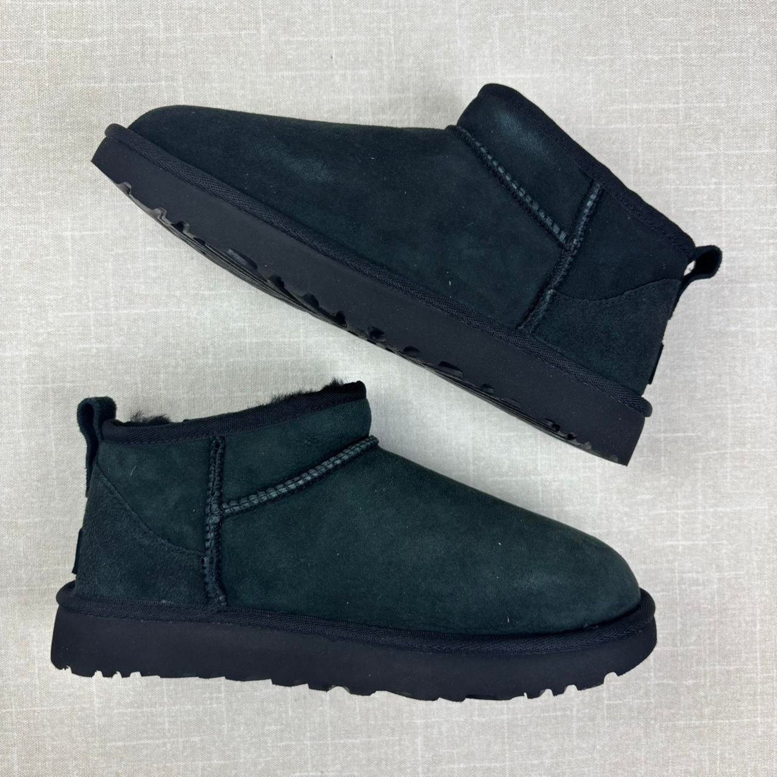 Ugg 🐈‍⬛ 2020 UGG Classic Ultra Mini Boot “Black” 5W Size US 5 / IT 35 - 2 Thumbnail