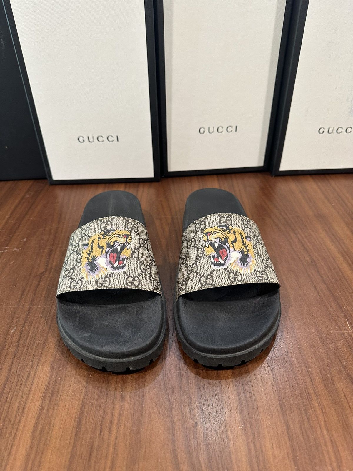 Men’s GG Supreme Tiger Slide Sandal Gucci Black GG Supreme Canvas Tiger Slide Sandals Size 9.5 US main image 2