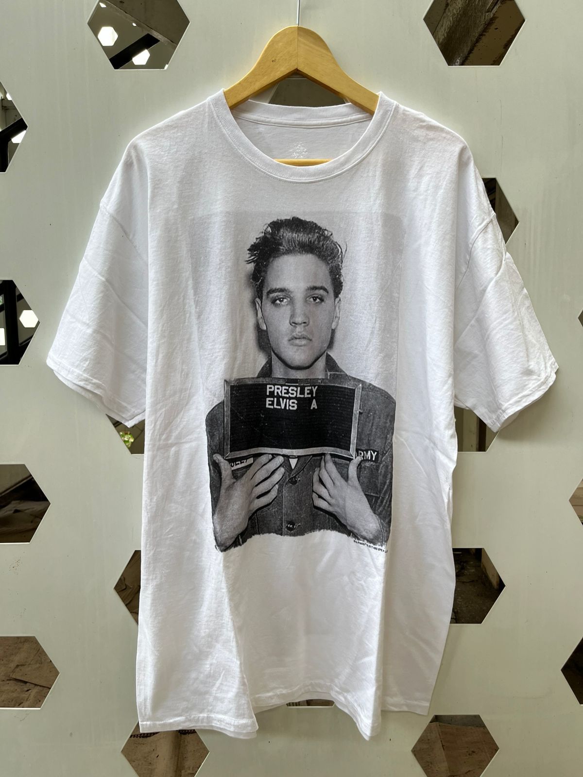 Band Tees Elvis Presley mugshot 2017 cut tag band tees tshirt Size US XL / EU 56 / 4 - 1 Thumbnail