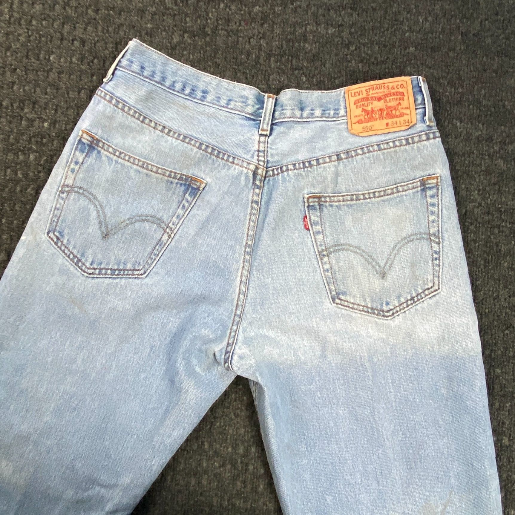 Levi's VINTAGE Levi’s 550 Jeans 34 x 29 Relaxed Light Wash Blue Denim Men Jeans 80s 90s Grunge Hip Hop Hipster Retro Band College Inseam 29 Waist 34 Mens Size US 34 / EU 50 - 3 Thumbnail