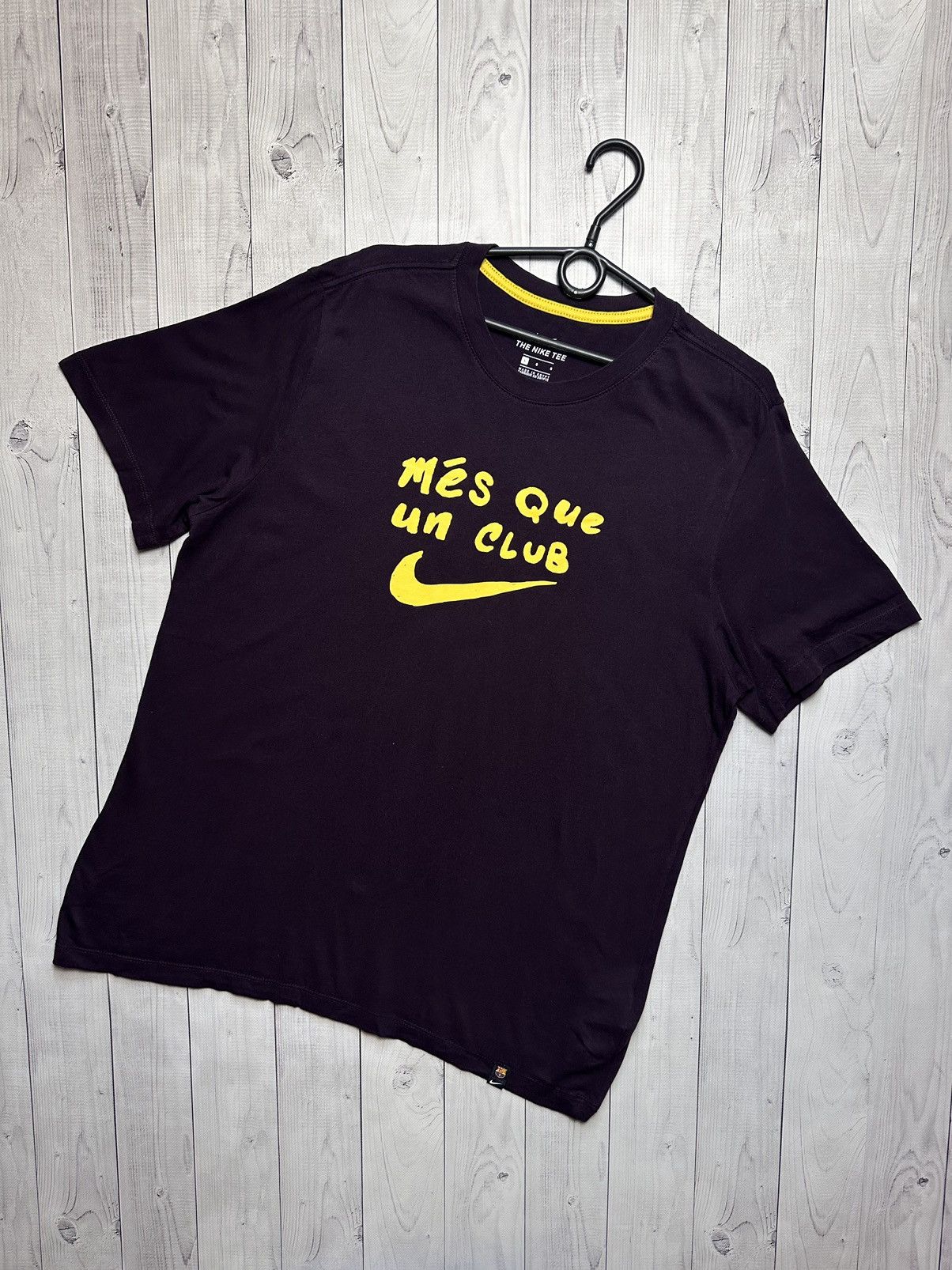 Nike Nike Barcelona soccer tee logo size L Size US L / EU 52-54 / 3 - 1 Thumbnail
