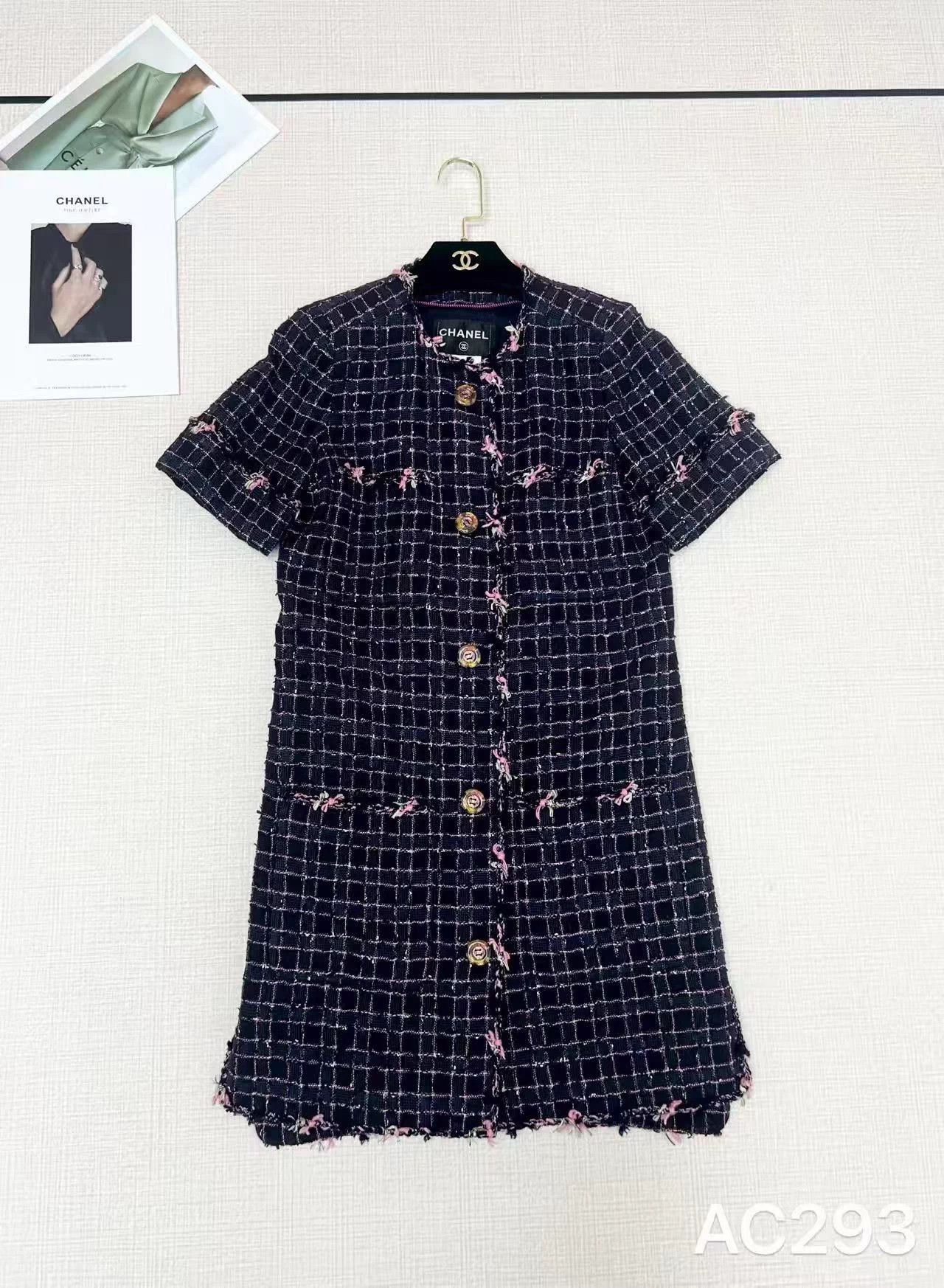 Chanel CHANEL Plaid Runway Dress Coat 34FR Size XS / US 0-2 / IT 36-38 - 1 Thumbnail