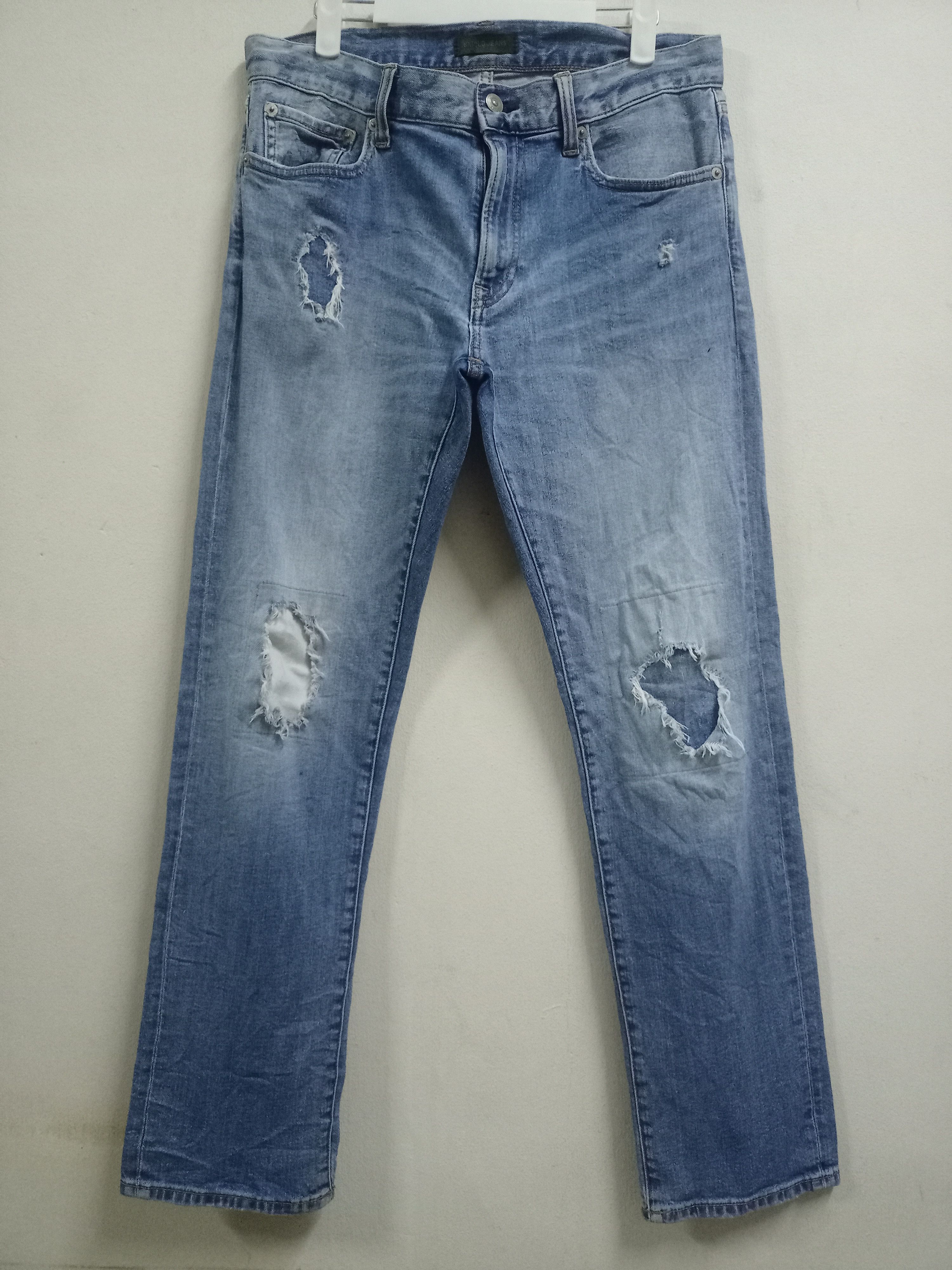 Japanese Brand × Uniqlo Vintage Uniqlo Blue Wash Distressed Patched Jeans 33x28 Size US 33 - 1 Thumbnail