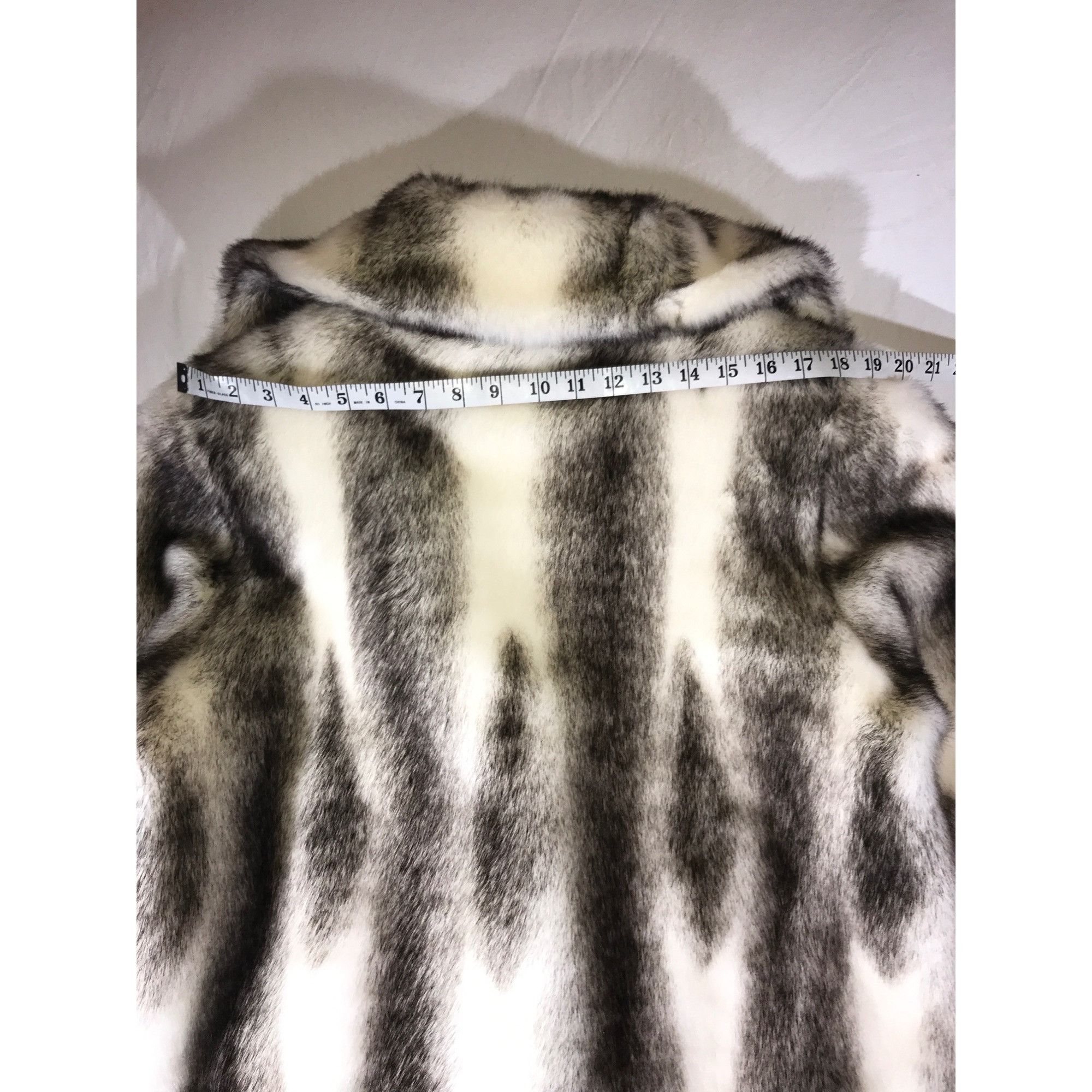 Designer Pamela McCoy Womens Grey & White Faux Fur Coat Size M / US 6-8 / IT 42-44 - 7 Thumbnail