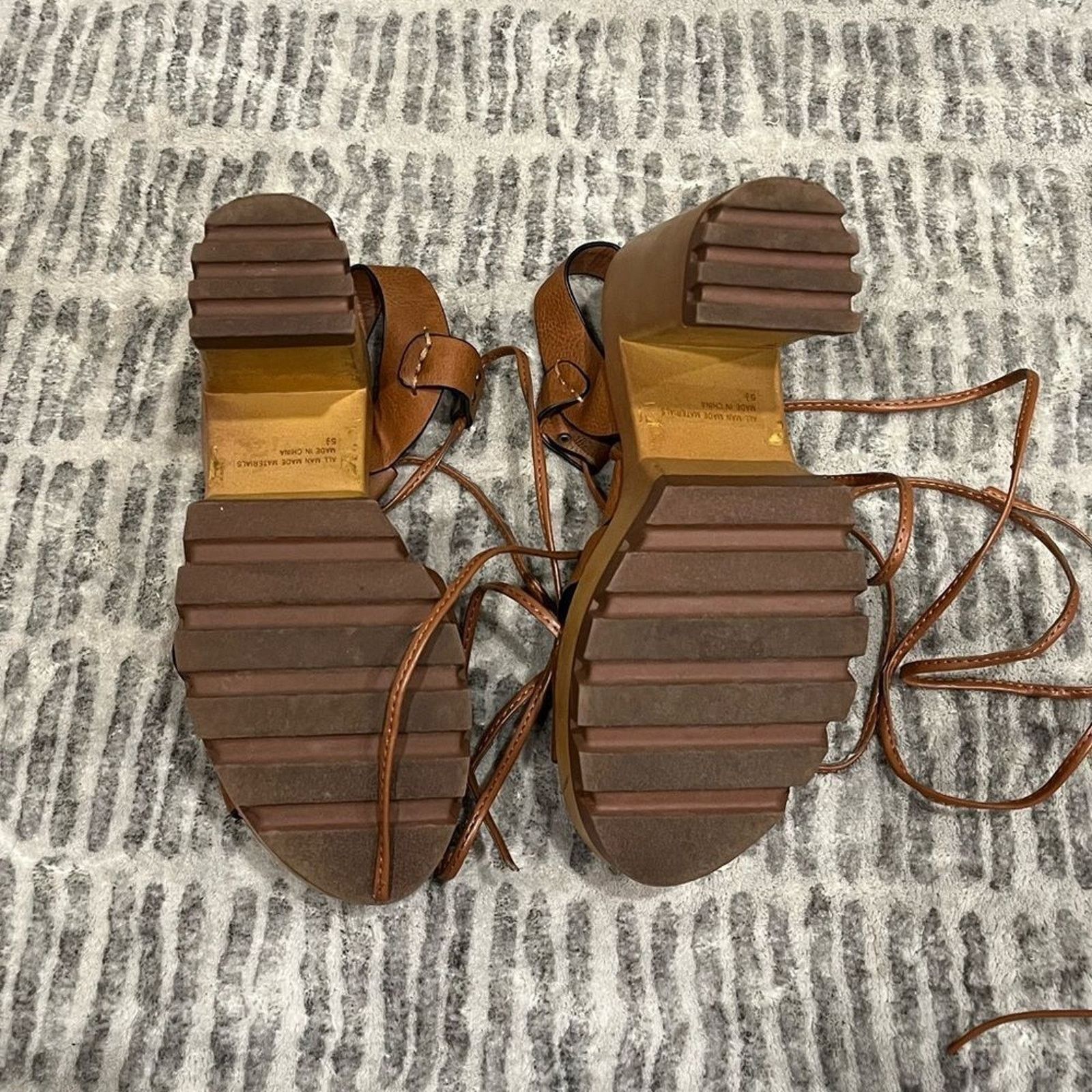 Vintage Wild Diva Lounge Gladiator Sandal Chunky Heels Lace Size 5.5 Size US 5.5 / IT 35.5 - 7 Thumbnail