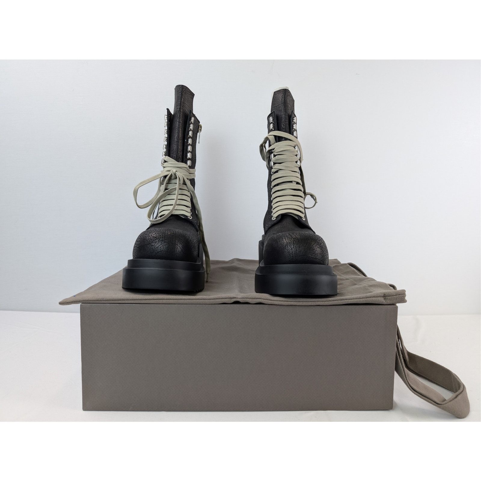Rick Owens o1rshd1 Lace-up Bogun leather boot with a platform sole Size US 10 / EU 43 - 19 Thumbnail