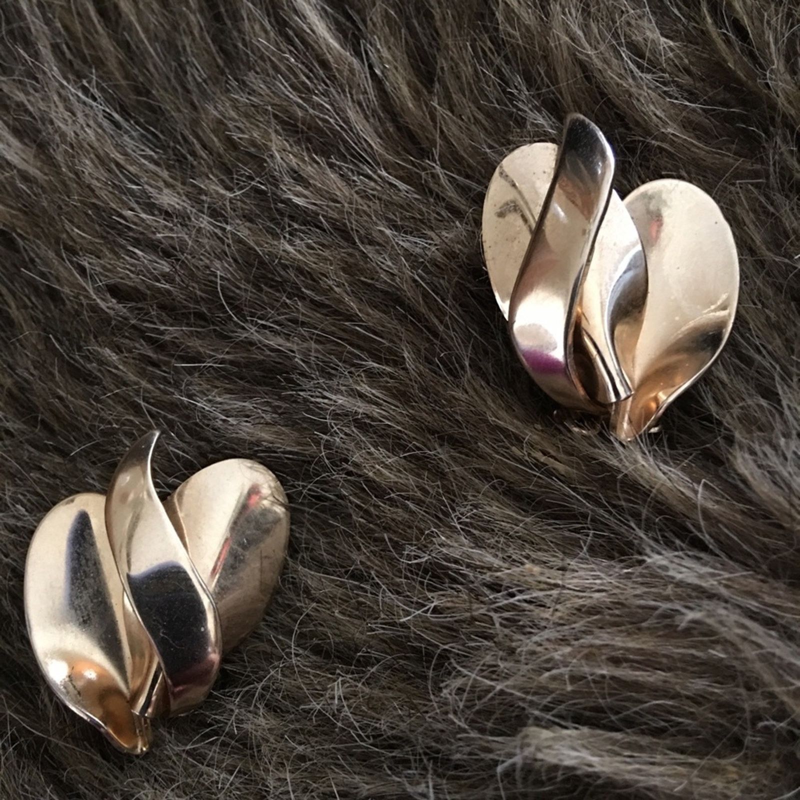 Vintage Vintage 70s gold tone floral style clip earrings Size ONE SIZE - 1 Thumbnail