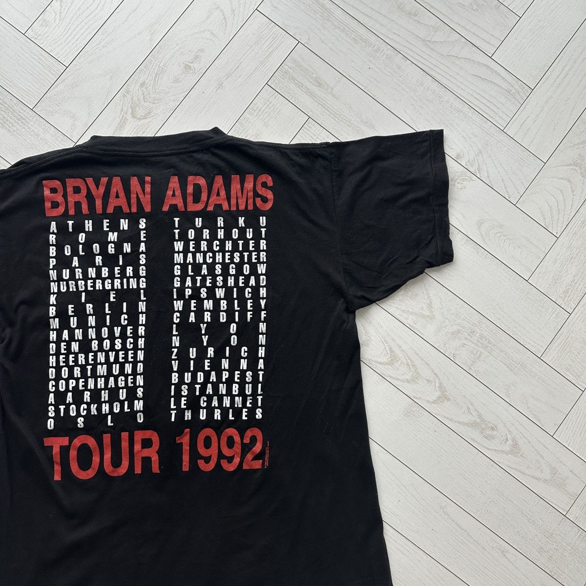 Band Tees Vintage 90s Bryan Adams Waking Up The World tour tee Giant Size US XL / EU 56 / 4 - 4 Thumbnail