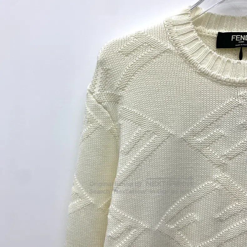 Fendi Fendi Beige Logo Letter Relief Full-Print Merino Wool Roun Size M / US 6-8 / IT 42-44 - 3 Thumbnail