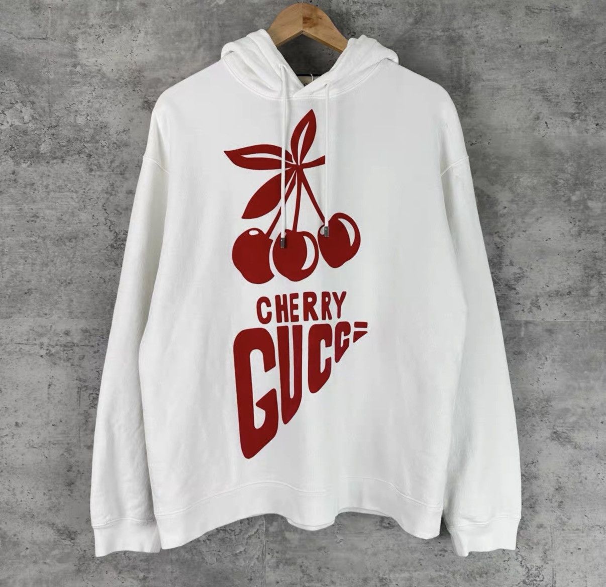 Gucci Gucci x Disney Cherry Print Oversized Sweatshirt J42 Size US S / EU 44-46 / 1 - 1 Thumbnail