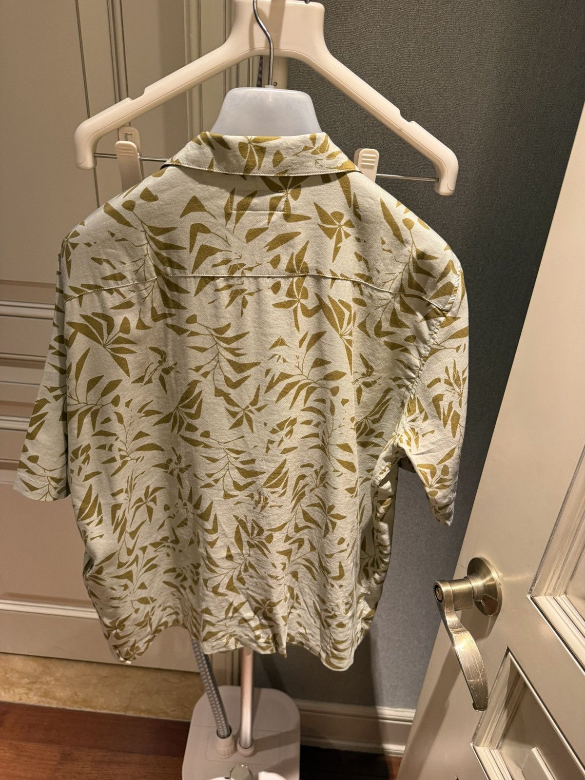 Saint Laurent Paris lyocell and cotton blend leaves print bowling shirt size L Size US L / EU 52-54 / 3 - 13 Thumbnail