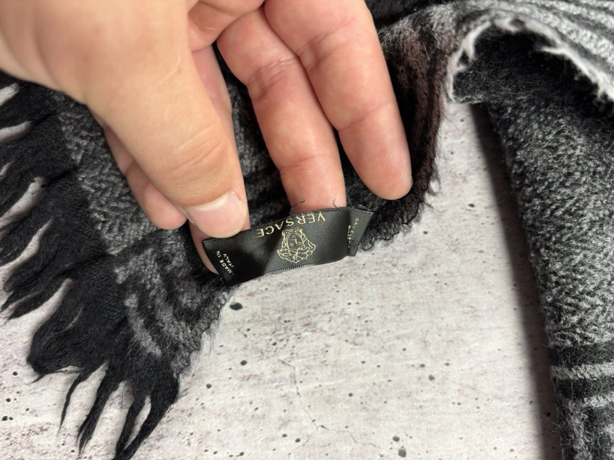 Versace Versace Big Logo Luxury scarf Size ONE SIZE - 3 Thumbnail