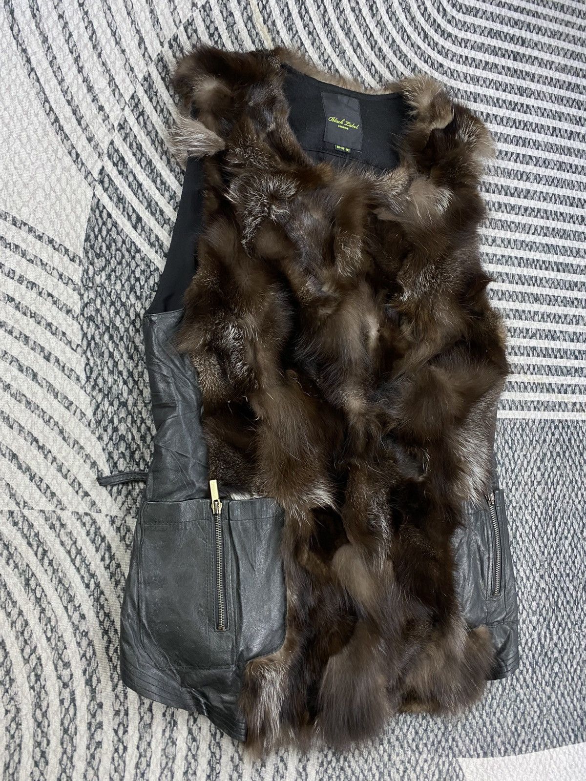 Renoma RARE❗️Renoma Black Label Fox Fur Genuine Vest Size M / US 6-8 / IT 42-44 - 3 Thumbnail