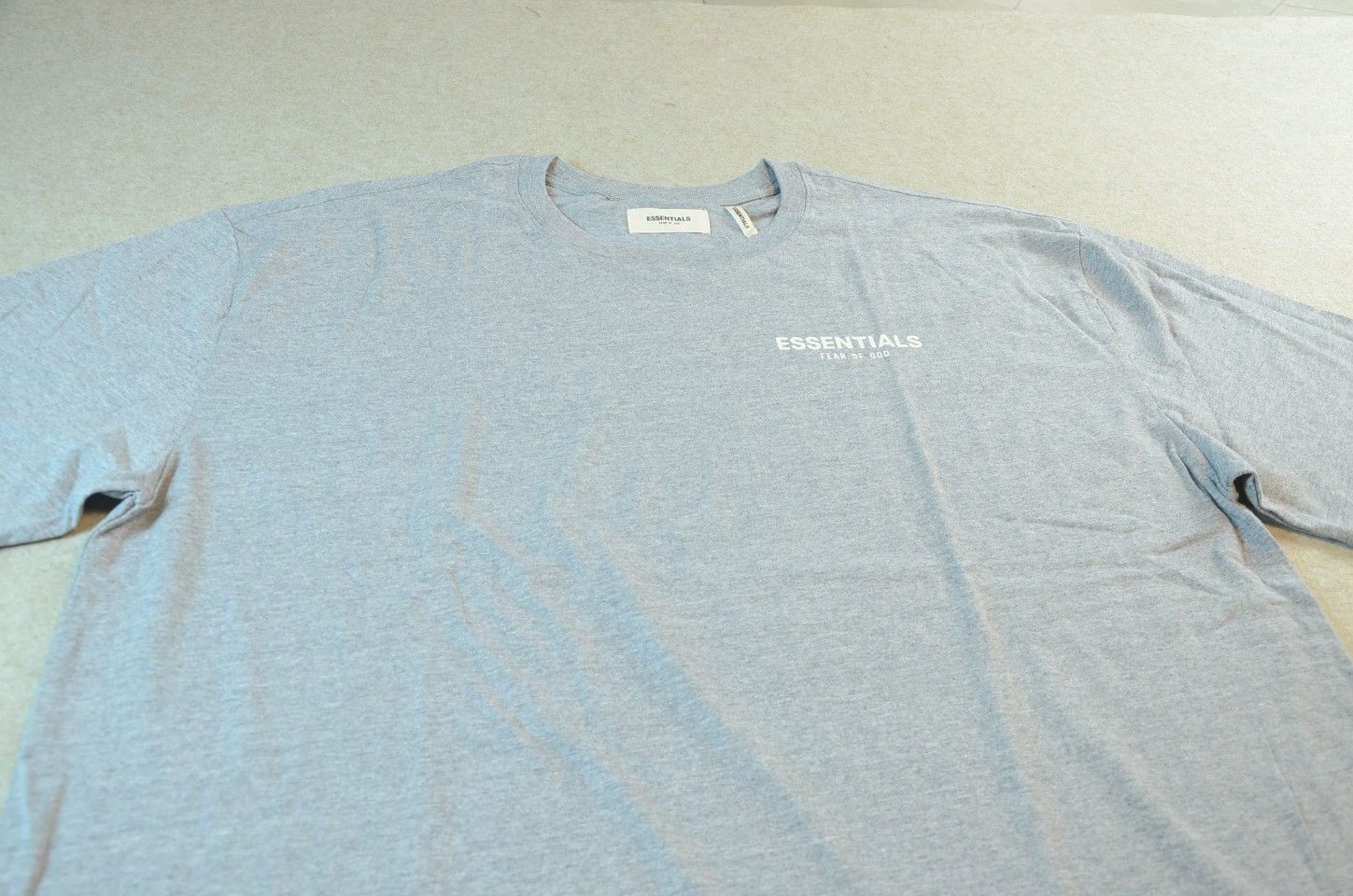 Fear of God Fear of God Essentials Printed Logo Oversize Gray T-shirt Size US XXL / EU 58 / 5 - 2 Thumbnail