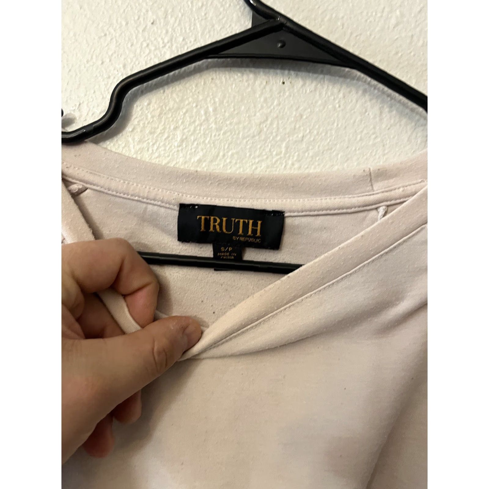 Vintage TRUTH BY REPUBLIC Women's Cropped Crew Neck Knit Sweater Beige Small Pullover Womens Size S / US 4 / IT 40 - 2 Thumbnail