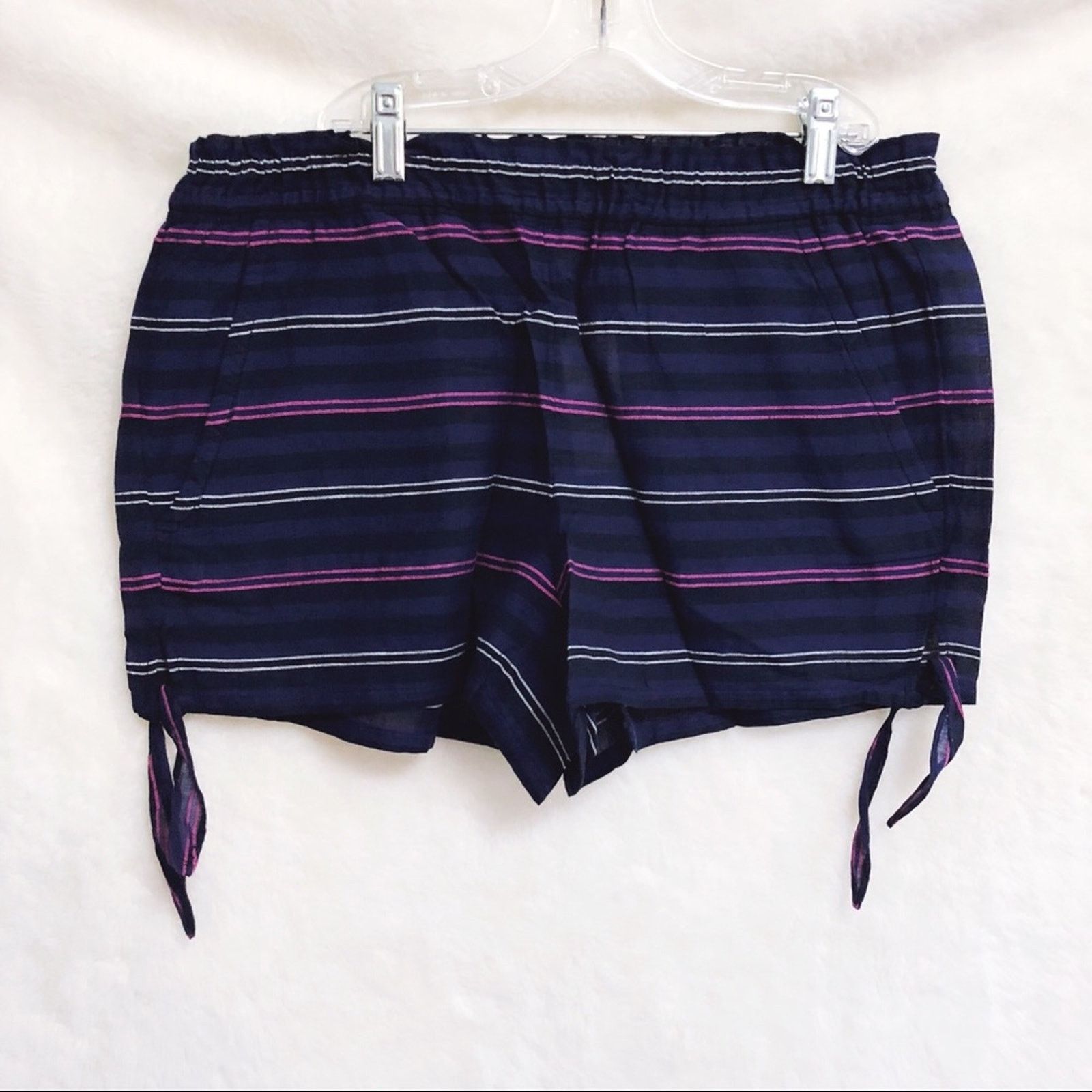 Loft LOFT Black Beach Striped Side Tie Shorts Size 30" / US 8 / IT 44 - 1 Thumbnail