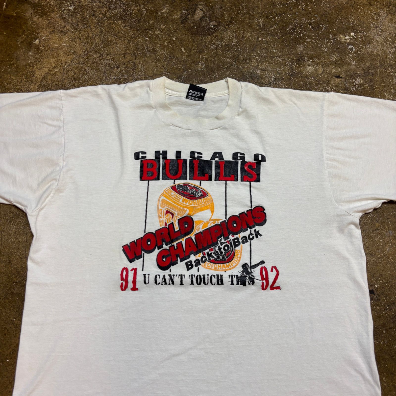 NBA × Vintage VTG 90s Chicago Bulls Back to Back World Champions Shirt XL Size US XL / EU 56 / 4 - 2 Thumbnail
