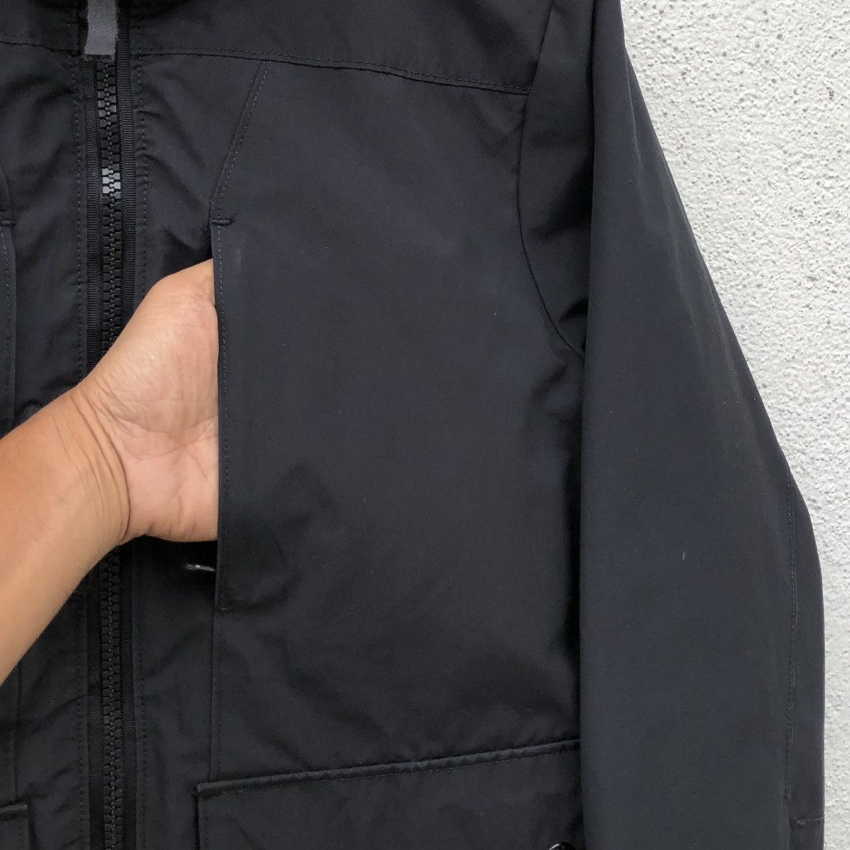 Abercrombie & Fitch Abercrombie & Fitch Black Insulated Waterproof Bomber Jacket Size US M / EU 48-50 / 2 - 10 Thumbnail