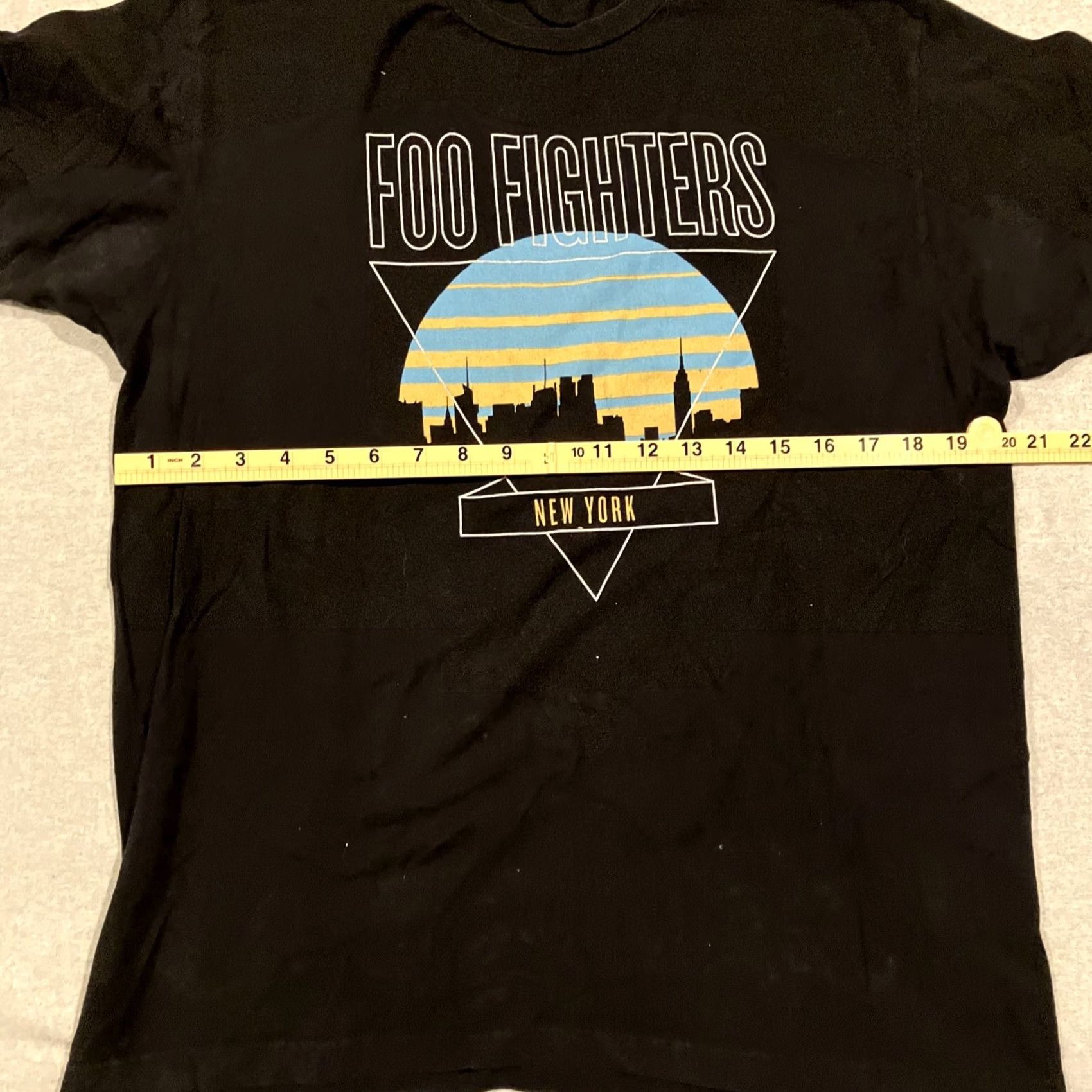 Tultex VINTAGE Foo Fighters T-Shirt Skyline New York Men L Black Cotton Tultex Graphic Tee Regular Short Sleeve Crew Neck Rock Grunge 90s Mens Size US L / EU 52-54 / 3 - 4 Thumbnail