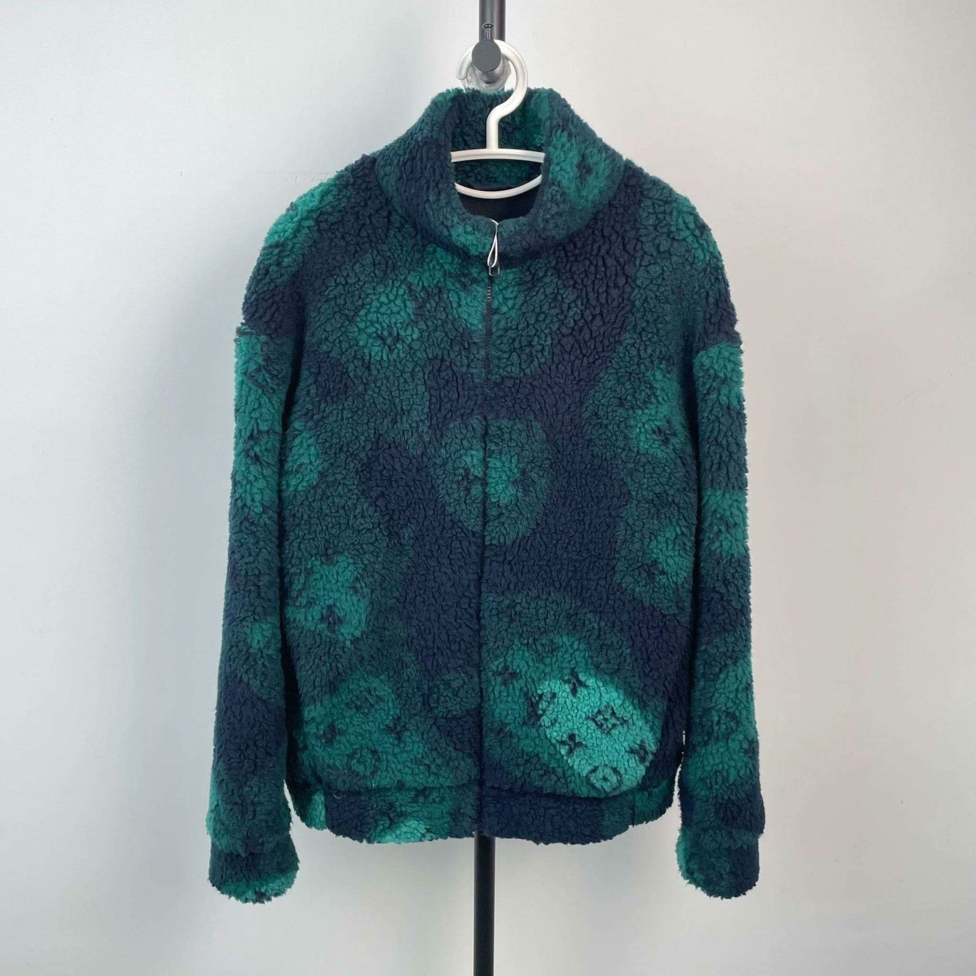 Louis Vuitton Louis Vuitton Jacket M Women Size M / US 6-8 / IT 42-44 - 1 Thumbnail