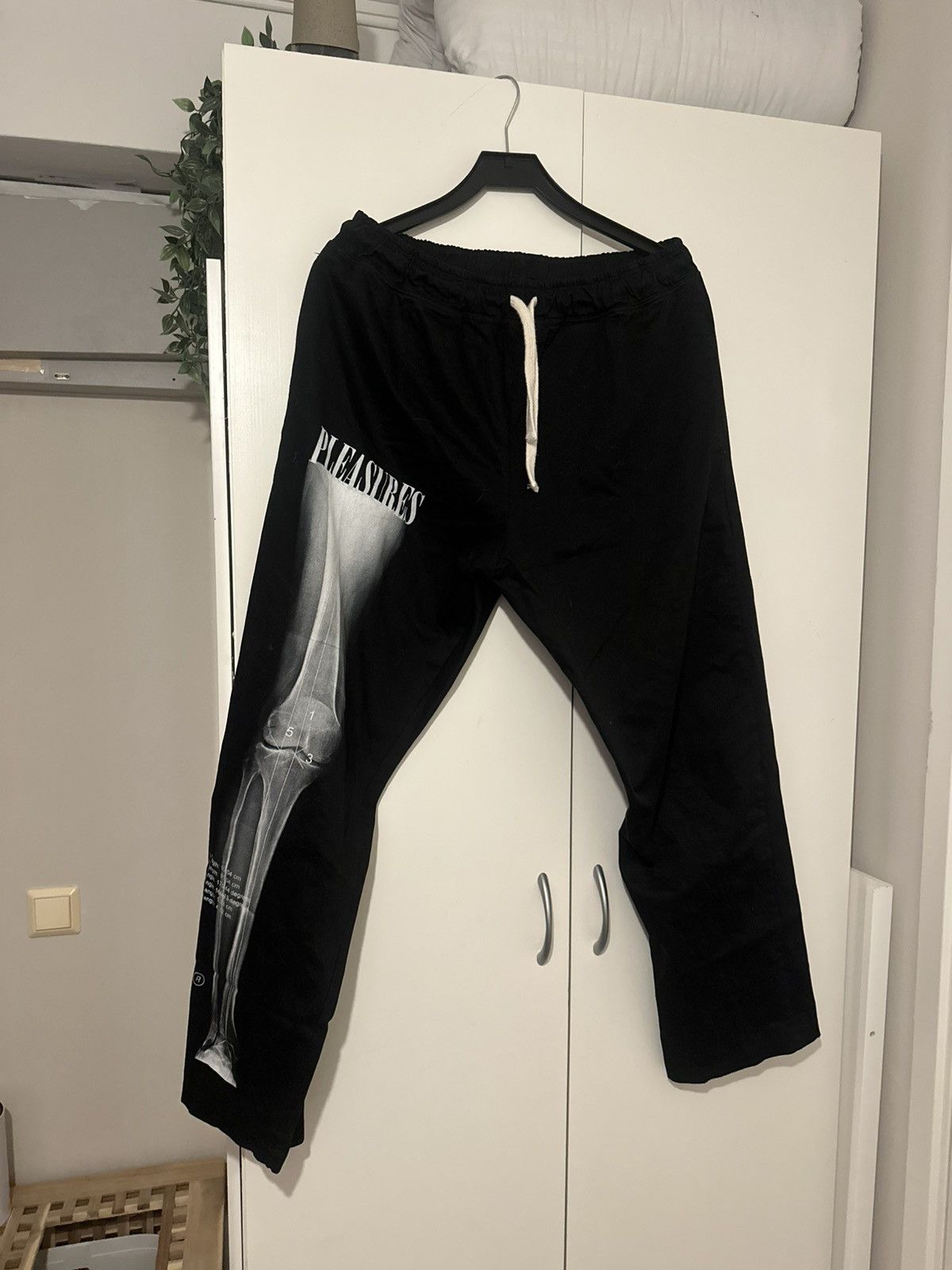 Pleasures Pleasures Standard Issue X-Ray Beach Pants Size L / W34-36) Size US 34 / EU 50 - 1 Thumbnail