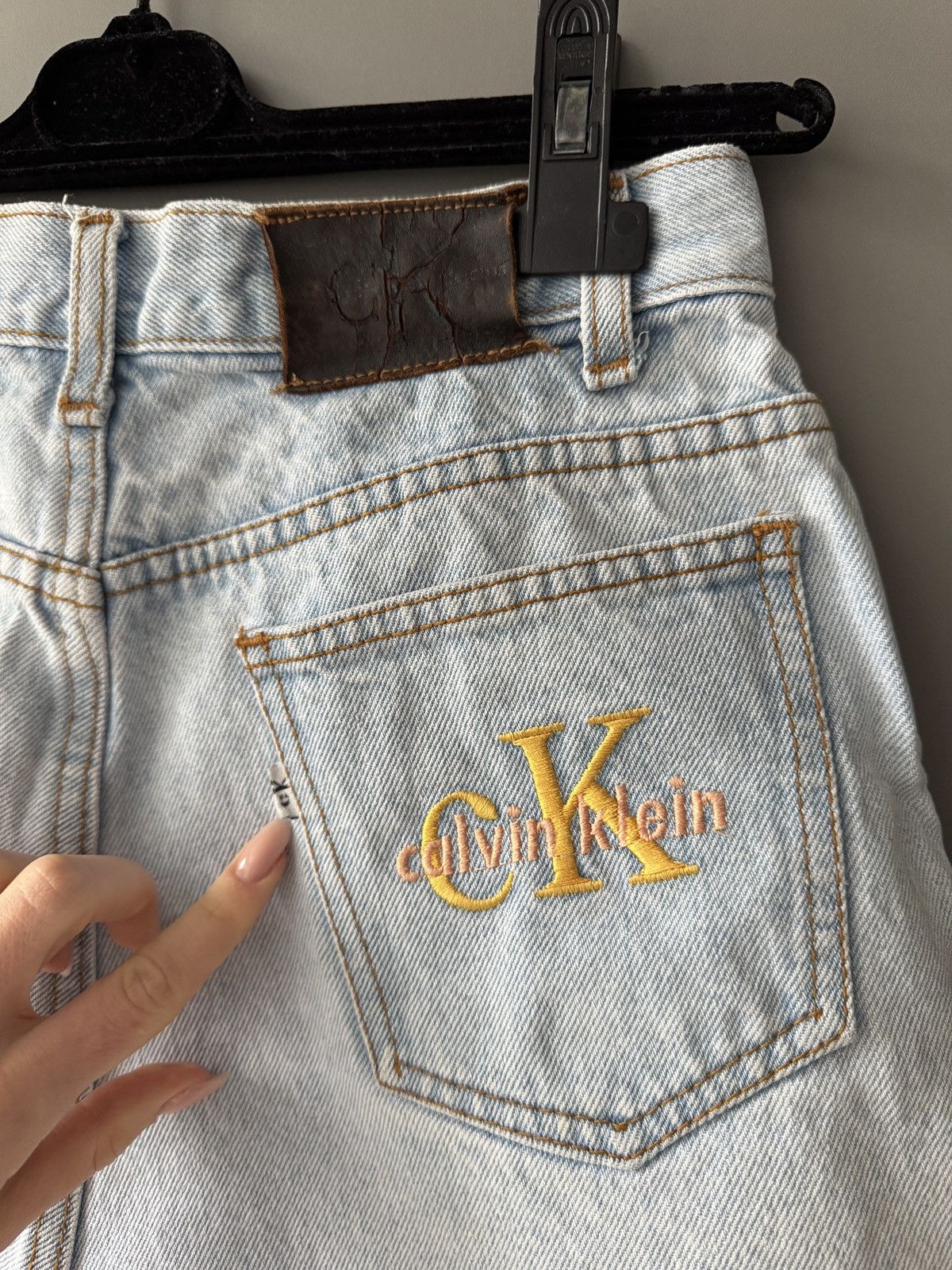 Calvin Klein × Vintage Rare Vintage Calvin Klein Denim Logo Embroidered Shorts Size 25" / US 0 / IT 36 - 5 Thumbnail