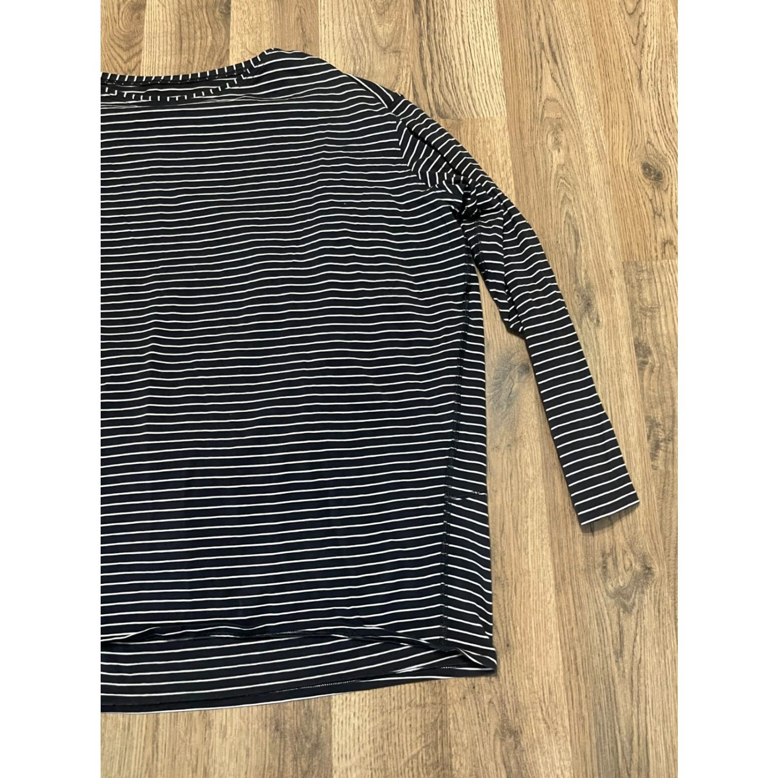 Lululemon Lululemon Shirt, Women's Large? Black Striped Long Sleeve Logo T-Shirt, Casual, Regular Fit, Pullover, Round Neck, Color May Vary, Free Return, Womens Size L / US 10 / IT 46 - 4 Thumbnail