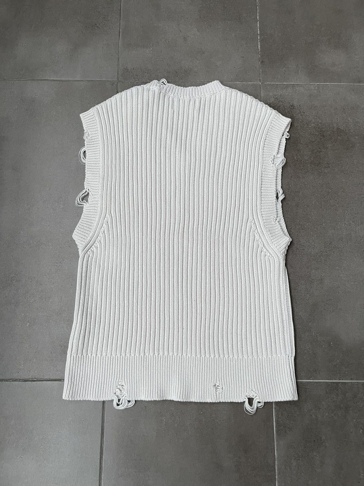 Han Kjobenhavn !DS! SS23 Han Kjobenhavn Distressed Knit Cream Vest Size US L / EU 52-54 / 3 - 16 Thumbnail