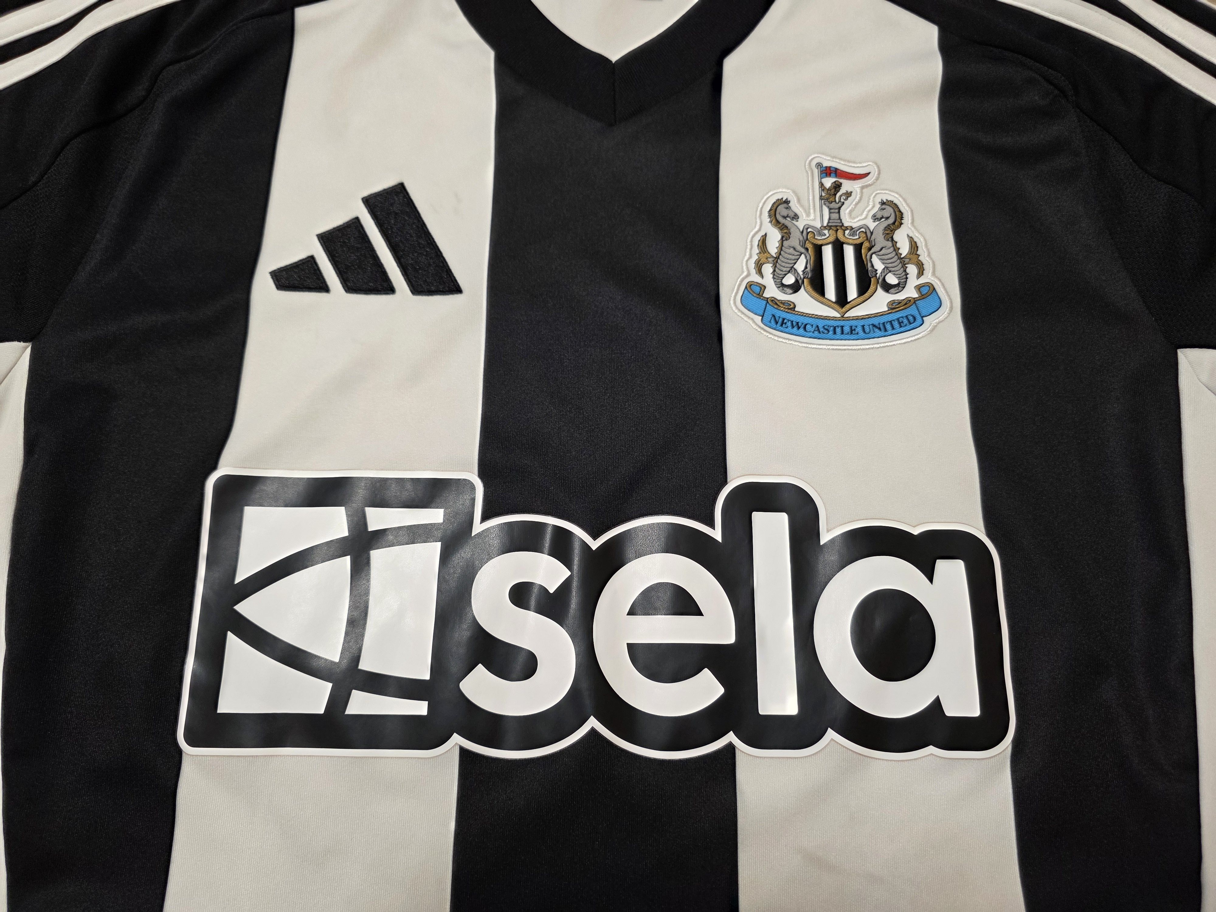 Adidas NEWCASTLE UNITED 2024 2025 HOME FOOTBALL SHIRT SOCCER JERSEY Size US M / EU 48-50 / 2 - 3 Thumbnail