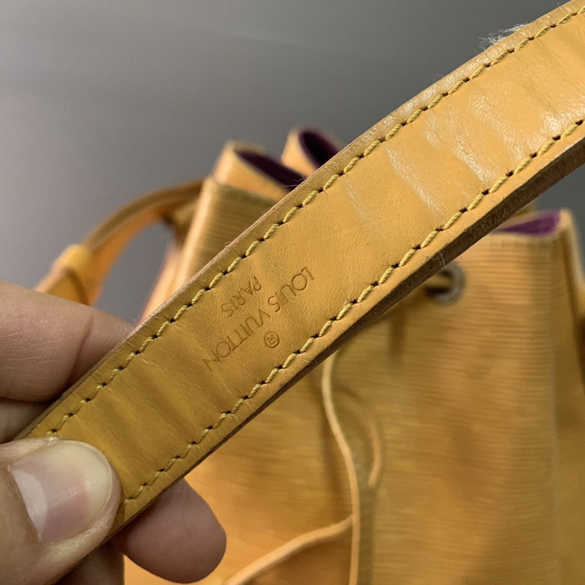 Louis Vuitton Louis Vuitton Epi Leather Bucket Gm Size ONE SIZE - 12 Thumbnail