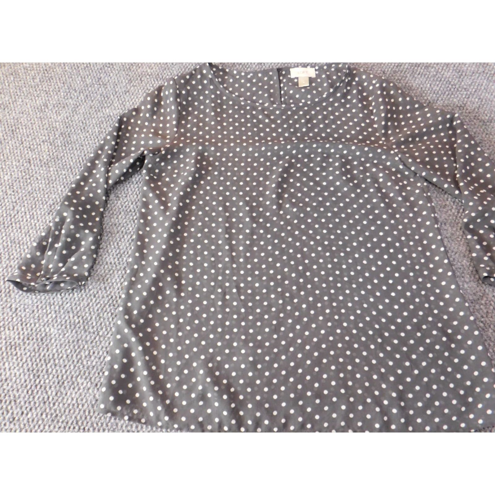Ann Taylor Ann Taylor Loft Loft top Medium Gray pullover womens blouse M Gray Sheer Lightweight Casual Polyester Down Button Round Neck Long Sleeve Regular Women Size M / US 6-8 / IT 42-44 - 3 Thumbnail