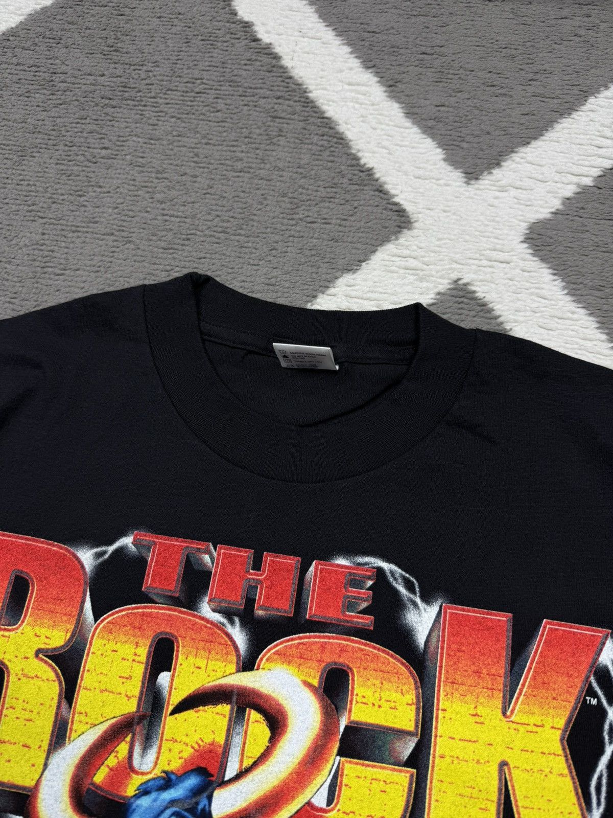 WWE Vintage 2000 WWE WWF The Rock Graphic Tee T-shirt men’s XL Size US XL / EU 56 / 4 - 17 Thumbnail