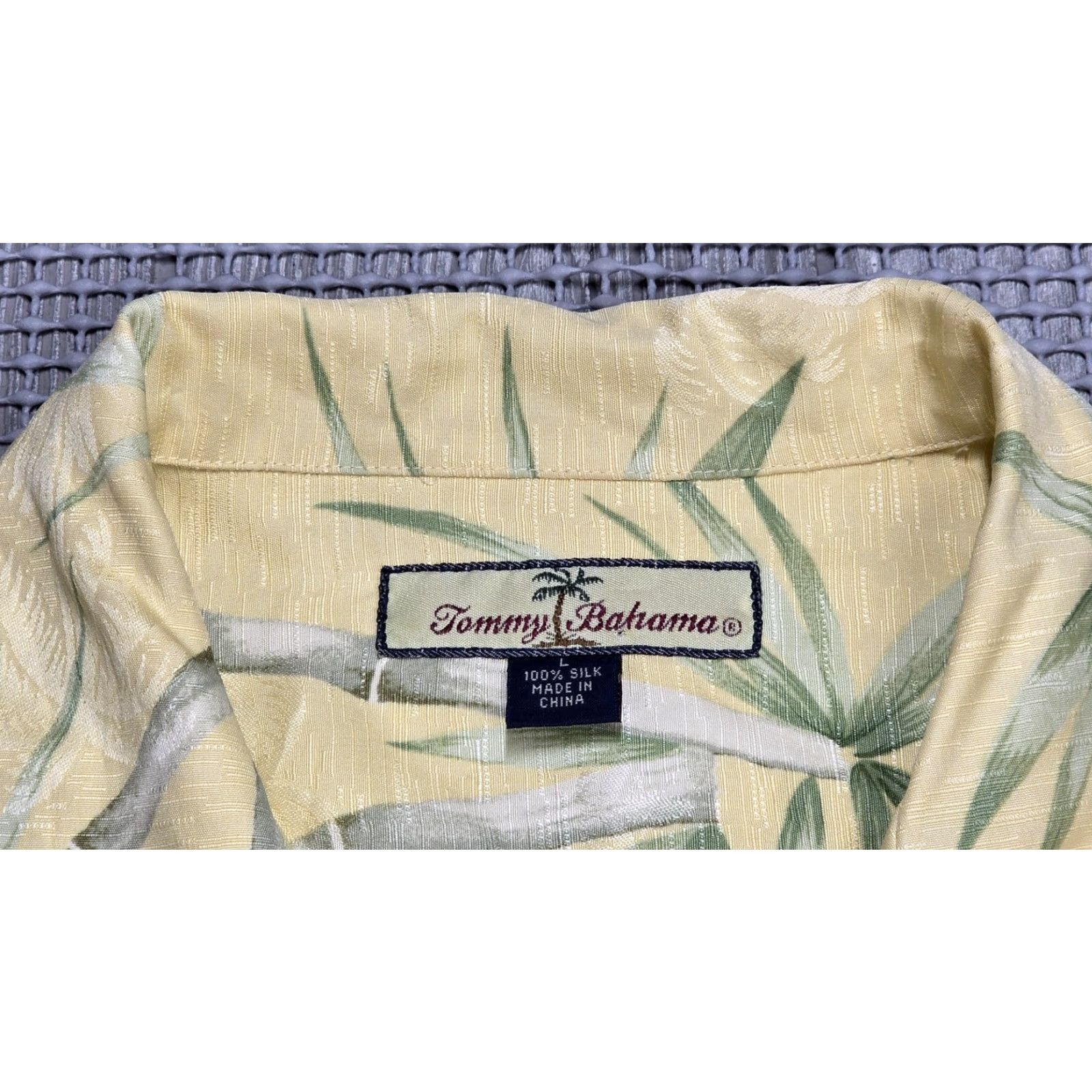 Tommy Bahama TOMMY BAHAMA Mens L Silk Short Sleeve Button-Up Yellow Hawaiian Camp Shirt Size US L / EU 52-54 / 3 - 6 Thumbnail