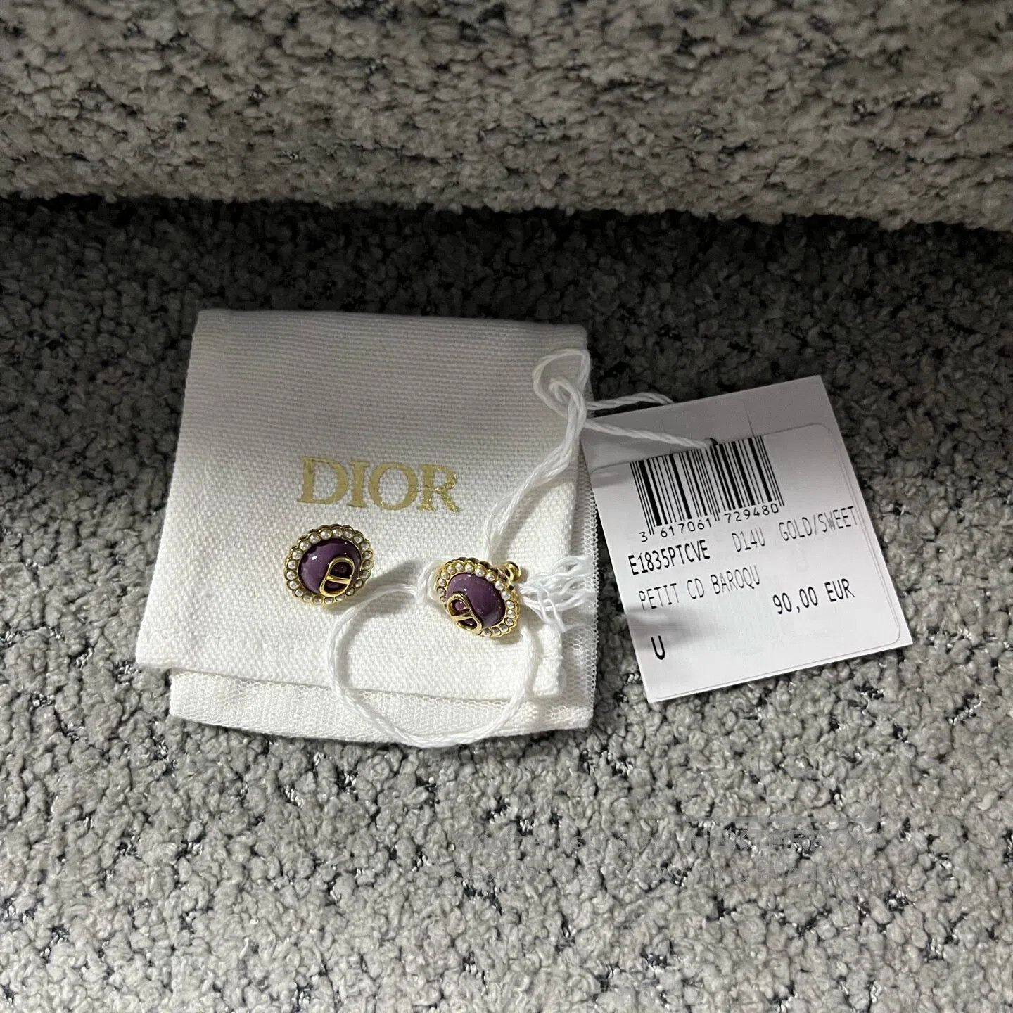 Dior Dior Logo letter design; classic and stylish earrings| Size ONE SIZE - 1 Thumbnail