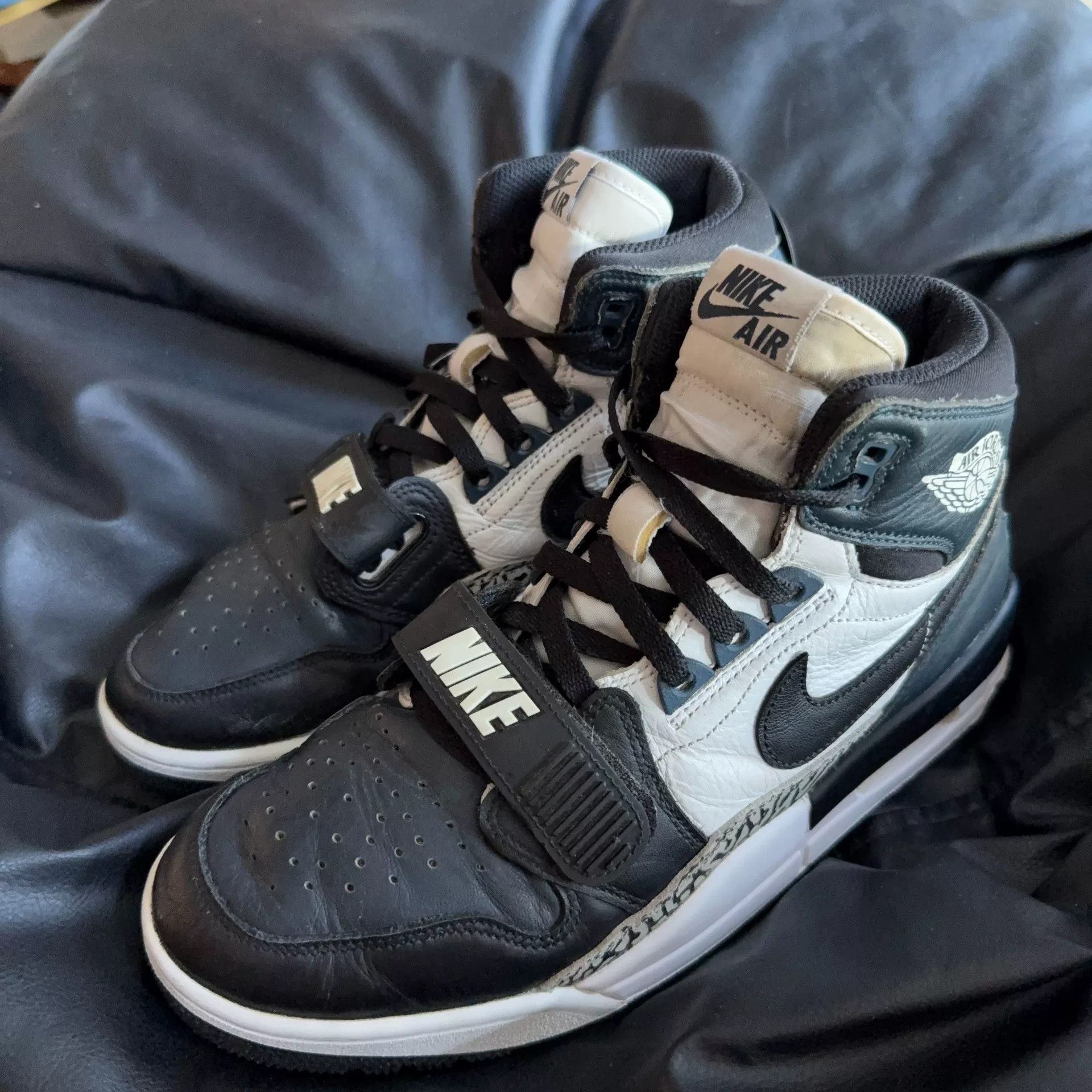 Nike Nike Black Lowtop Sneakers 43 Men Size US 10 / EU 43 - 1 Thumbnail
