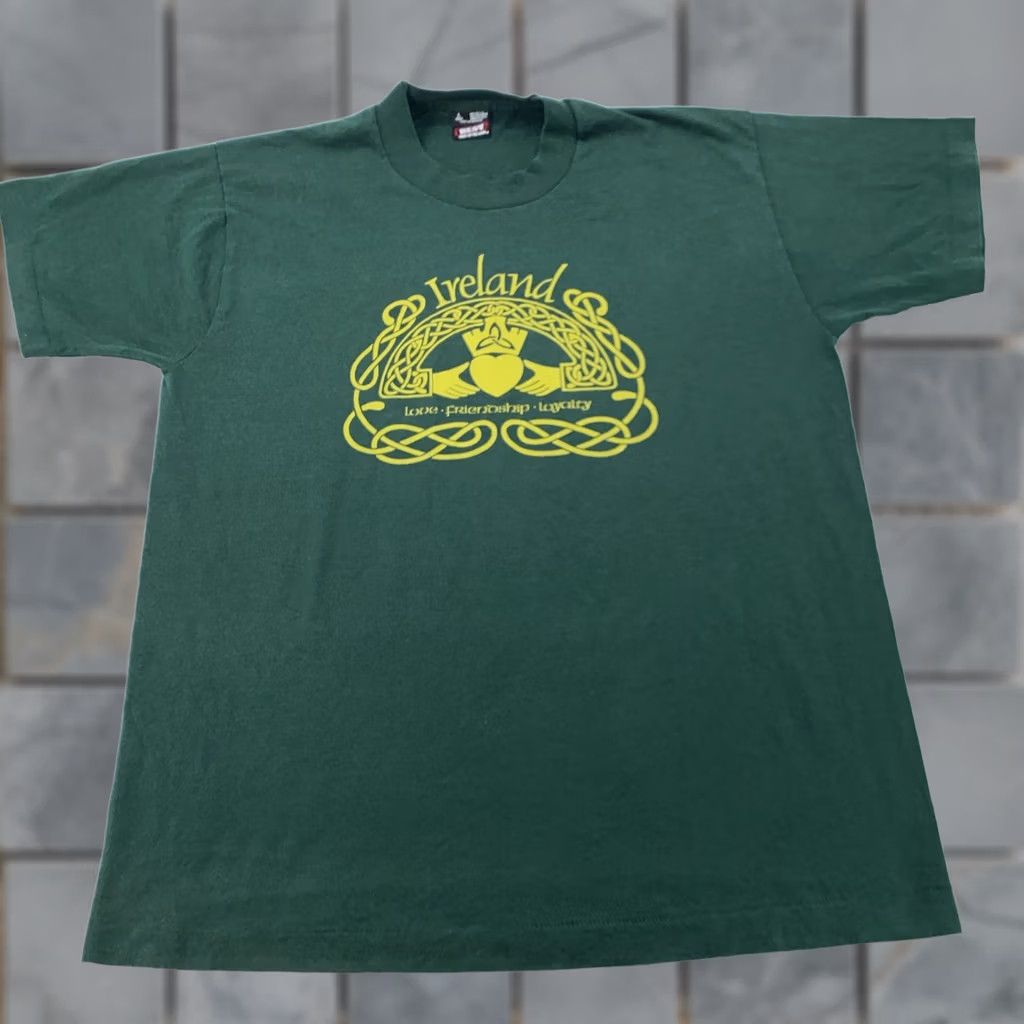 Fruit Of The Loom VINTAGE Ireland Shirt Mens L Claddagh Celtic Love Friendship Loyalty 90s Size US L / EU 52-54 / 3 - 1 Thumbnail