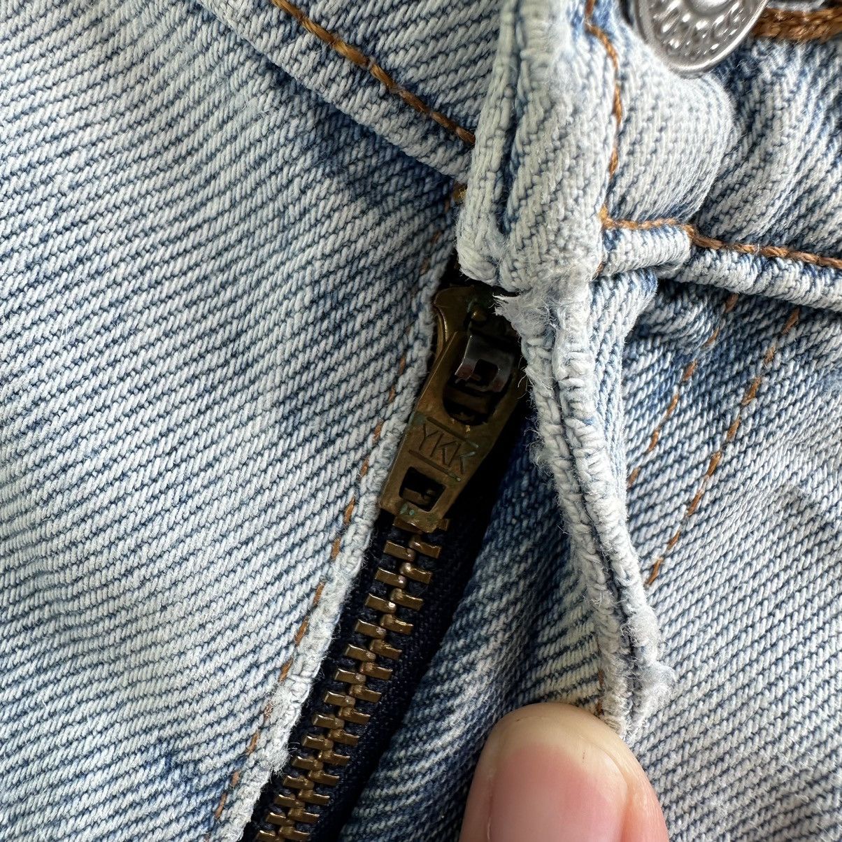 Japanese Brand Vintage Levi’s 505 Lightwash Distress Faded Denim Jean Pant Size US 30 / EU 46 - 5 Thumbnail