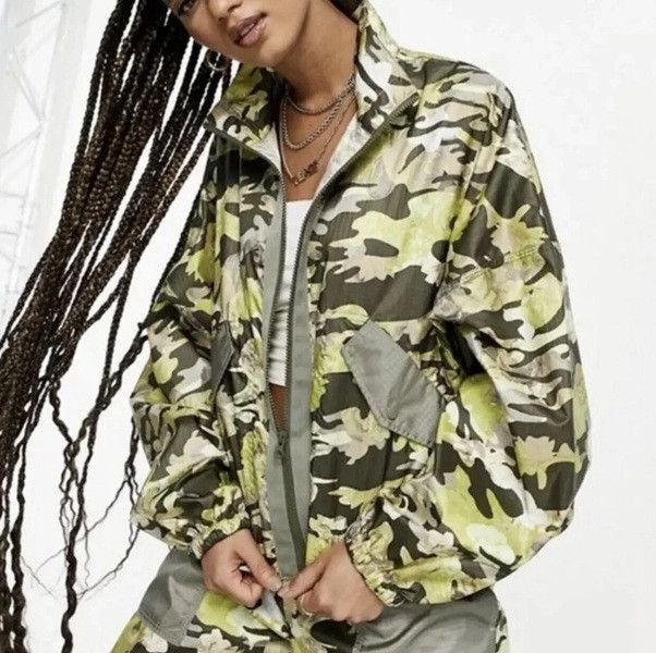Nike NWT Nike Floral Camo Zip Jacket Cargo Khaki Windrunner LG Size L / US 10 / IT 46 - 1 Thumbnail