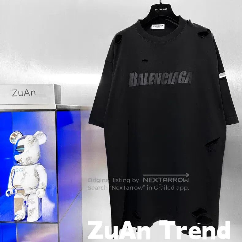 Balenciaga Balenciaga Cracked Letter Logo Hole Short Sleeve T-Shirt Size US XS / EU 42 / 0 - 1 Thumbnail