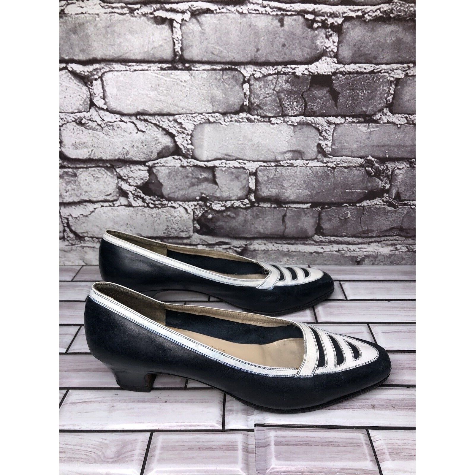 Salvatore Ferragamo Salvatore Ferragamo Boutique Blue Leather White Pump Heels W Size US 8 / IT 38 - 21 Thumbnail