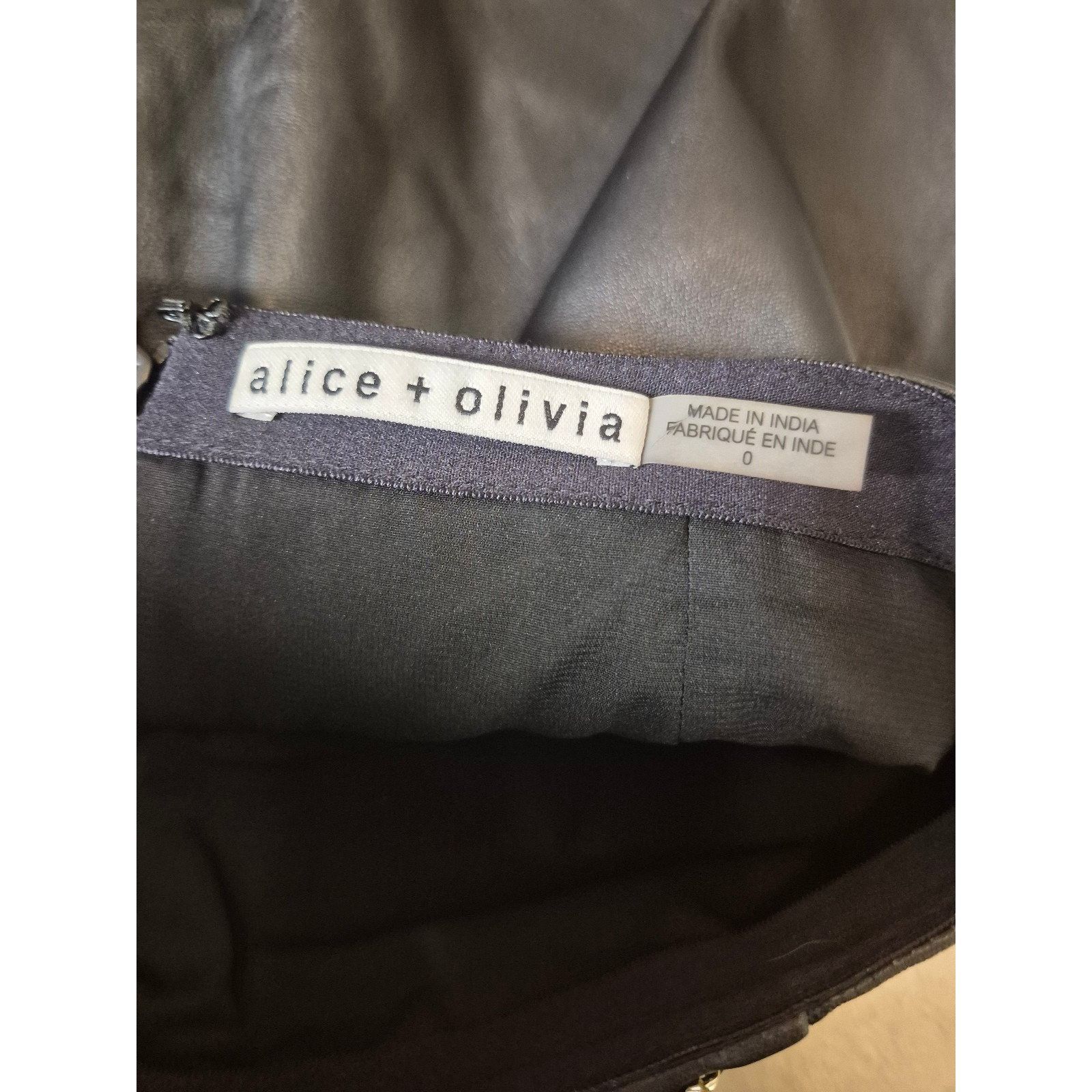 Alice + Olivia Alice + Olivia Leather Mini Skirt Lamb Soft Leather w/ Edgy Size 25" / US 0 / IT 36 - 9 Thumbnail