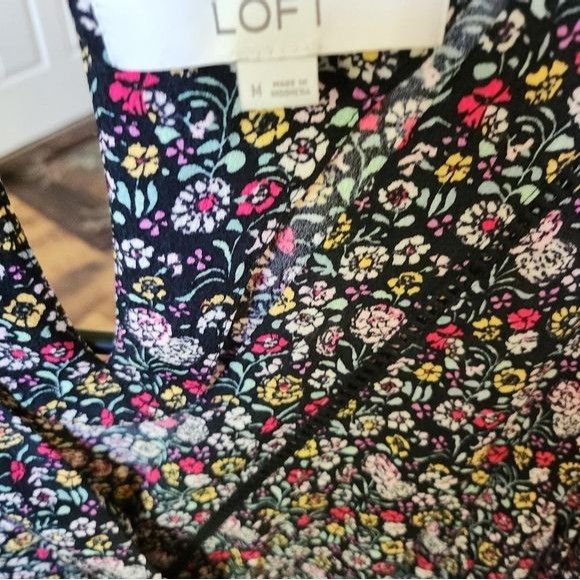 Loft Ann Taylor Loft Black Floral Long Sleeve Sz. M Romper Size 30" / US 8 / IT 44 - 3 Thumbnail