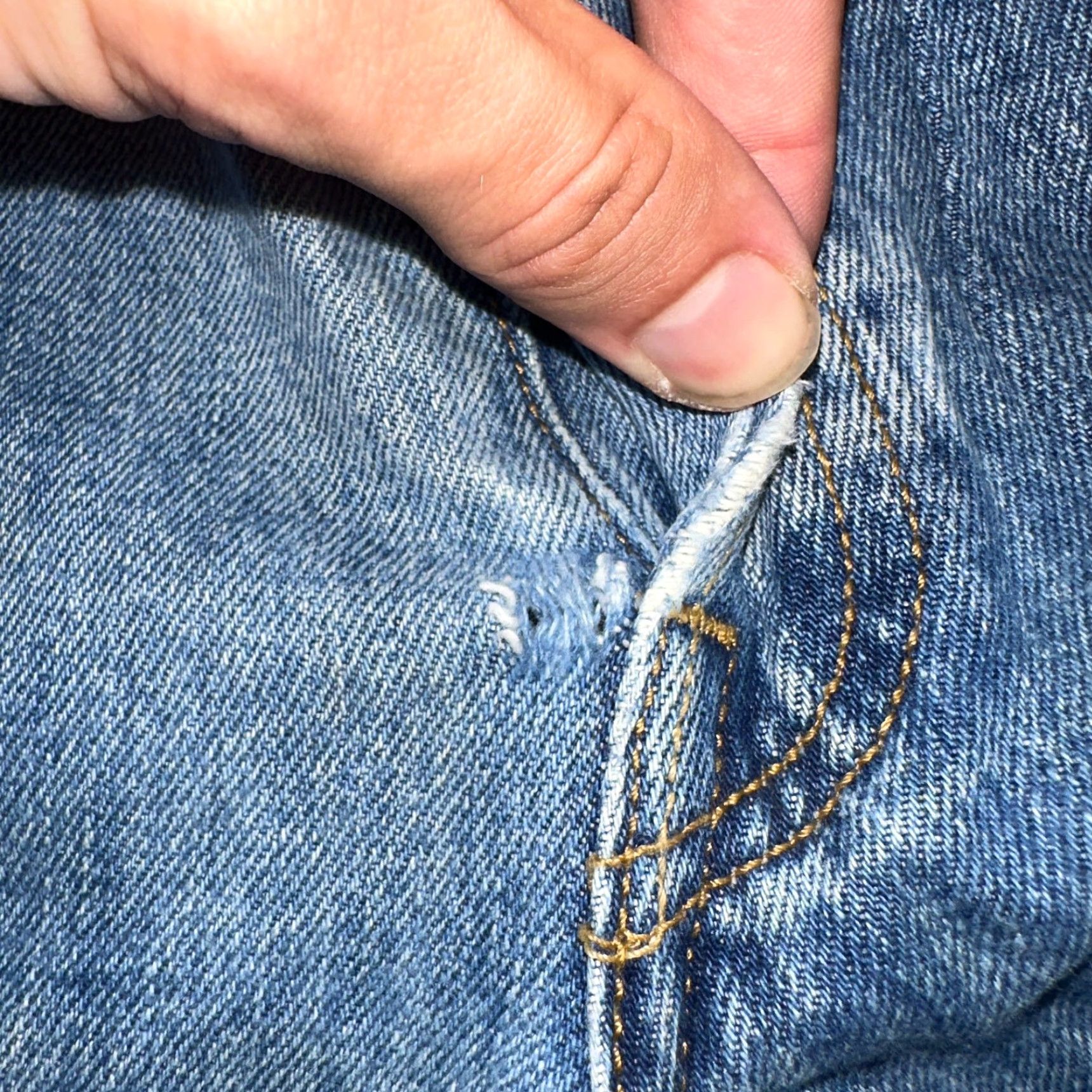 Levi's VINTAGE Levi's 501 Jeans Straight Blue Light Wash 35x32 Regular Men 90s USA 5-Pocket Denim Button Closure Size US 35 - 7 Thumbnail