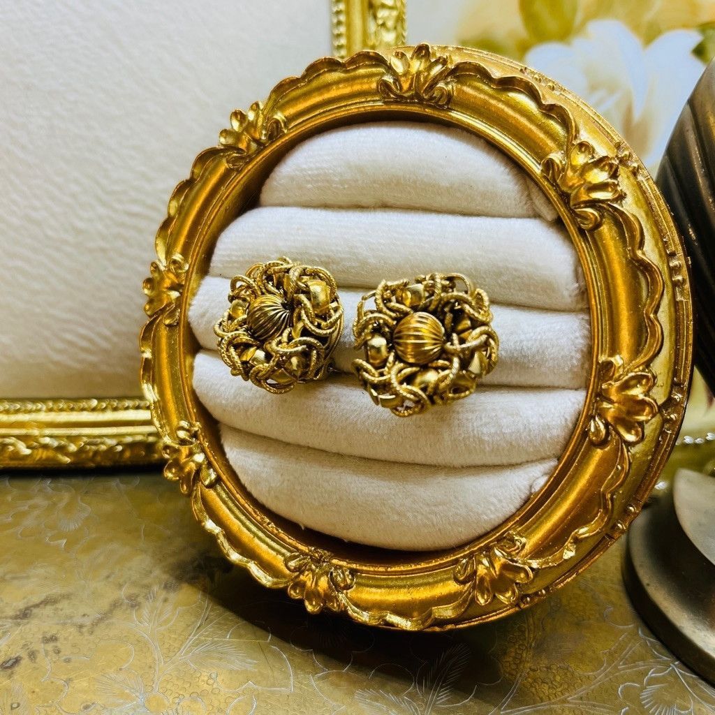Vintage Vintage Ornate Gold Toned Earrings Round Clip On Size ONE SIZE - 2 Thumbnail