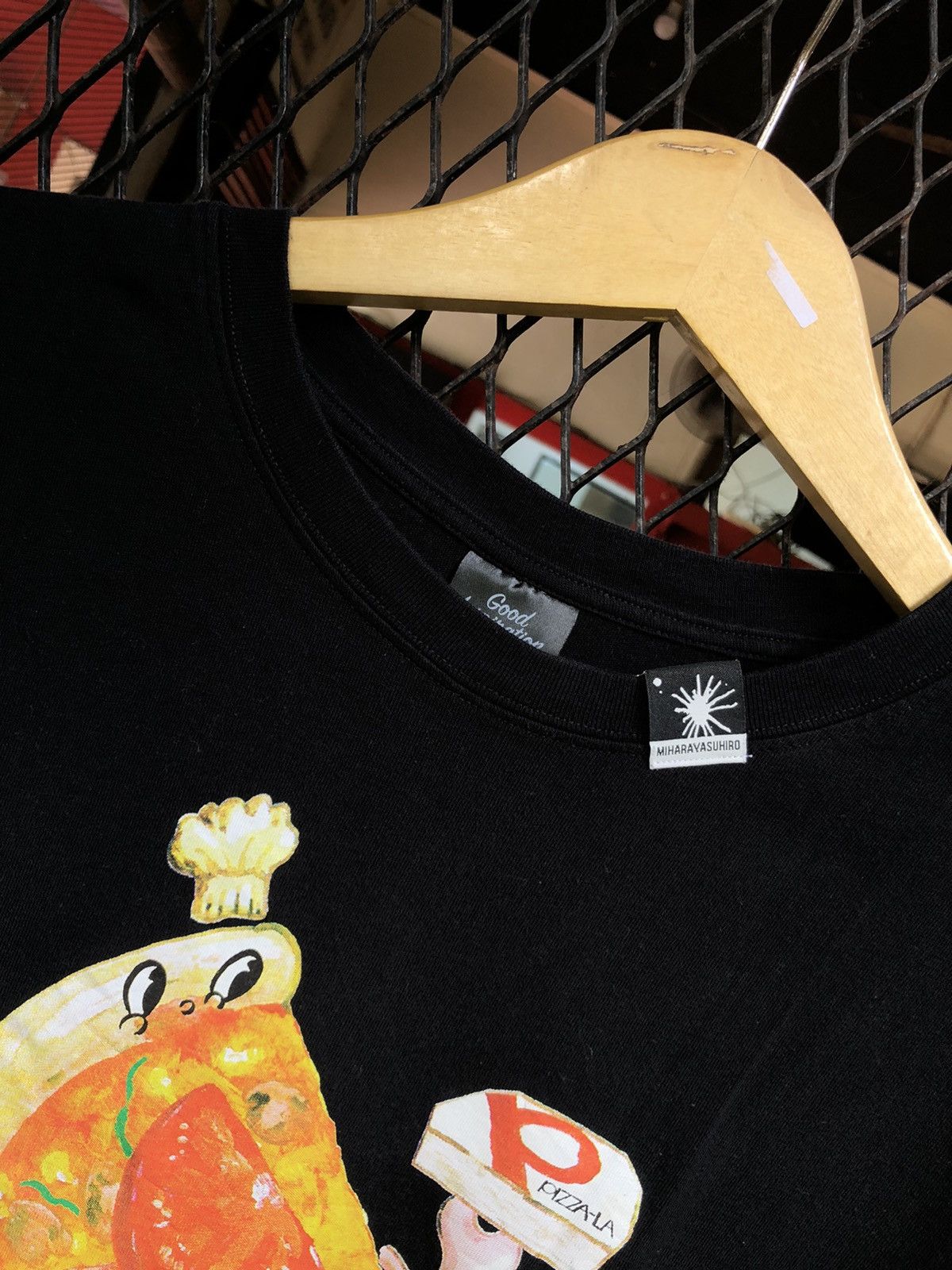 GU × Japanese Brand × Maison MIHARA YASUHIRO MIHARAYASUHIRO X GU “GOOD INSPIRATION” PIZZA - LA SHIRT Size US L / EU 52-54 / 3 - 4 Thumbnail