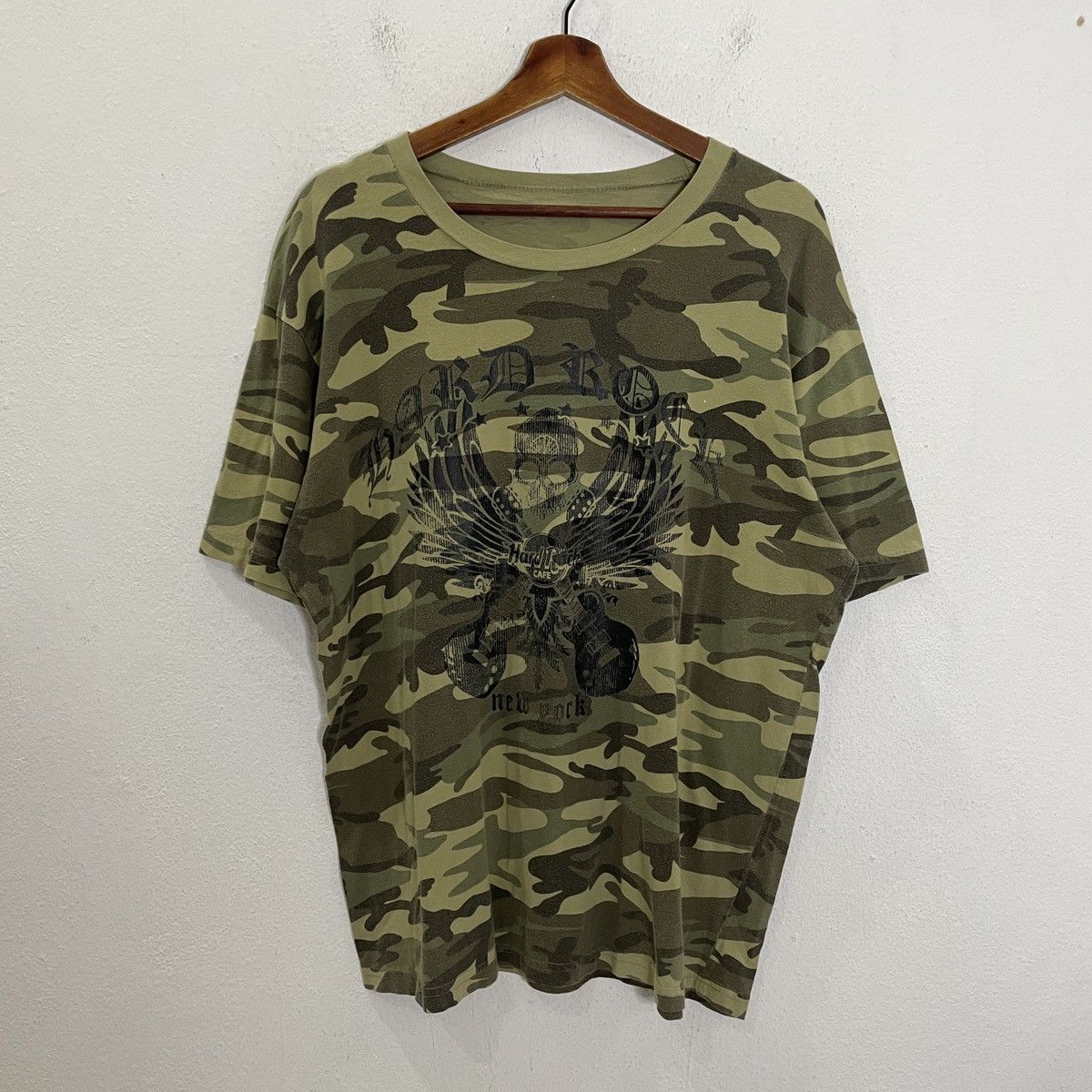 Hard Rock Cafe Vintage Hard Rock New York Skulls Camo Tee Size US L / EU 52-54 / 3 - 1 Thumbnail