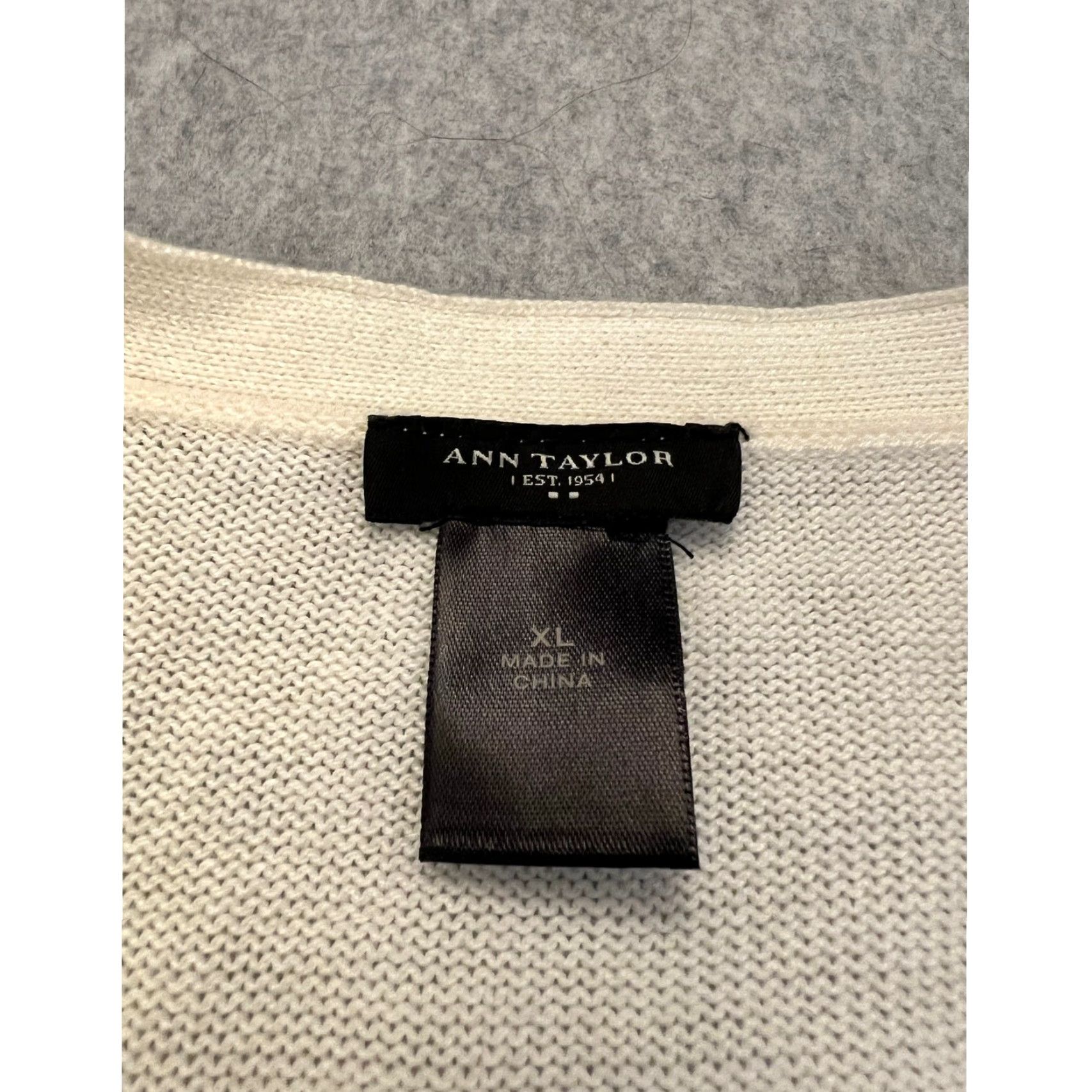 Ann Taylor Ann Taylor Cardigan Women's XL White Wool Blend V Neck Button Down Sweater Size XL / US 12-14 / IT 48-50 - 3 Thumbnail