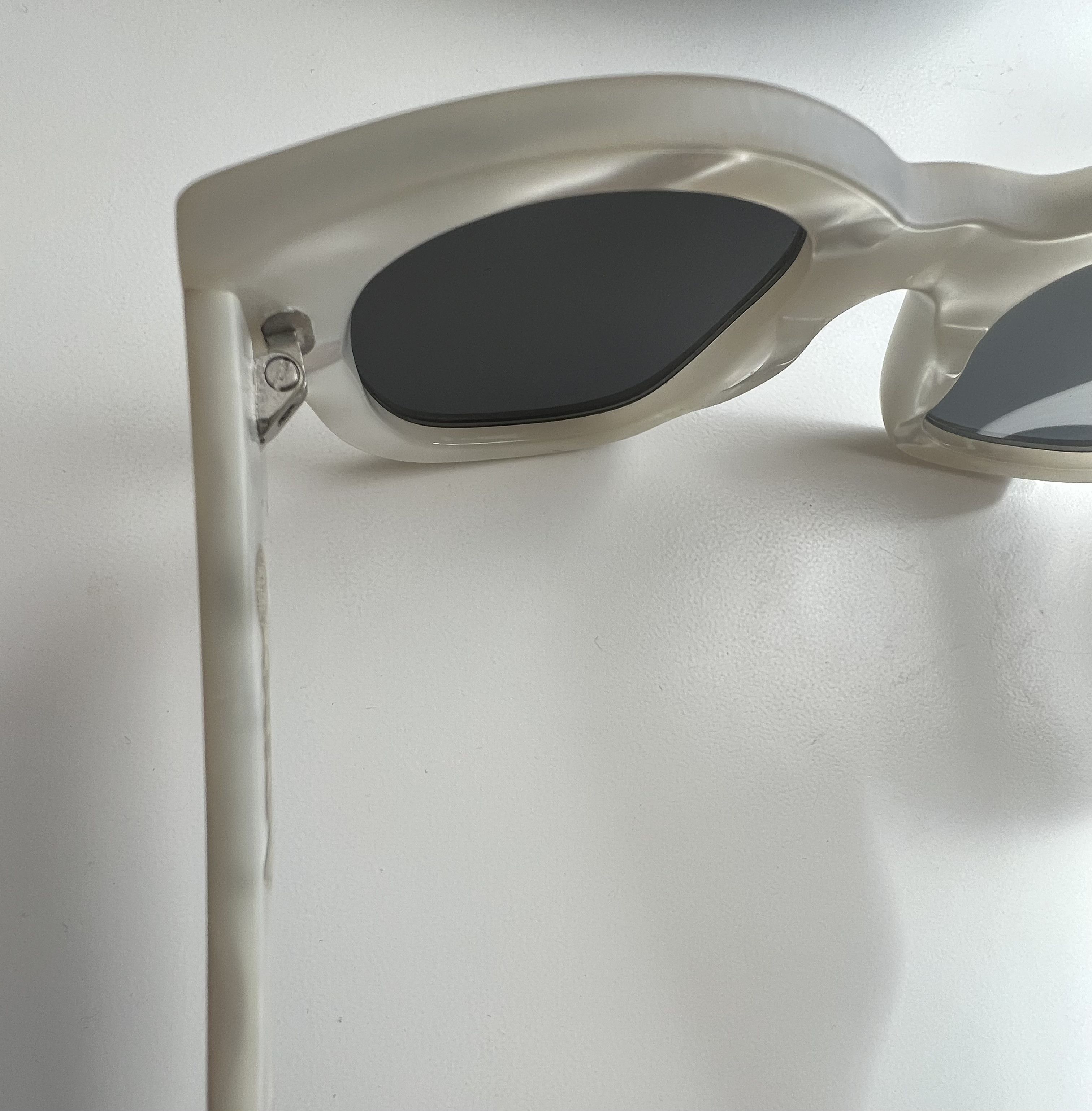 Acne Studios Acne Studios Sunglasses. Frame. Pearly color. Gently worn. Size ONE SIZE - 8 Thumbnail
