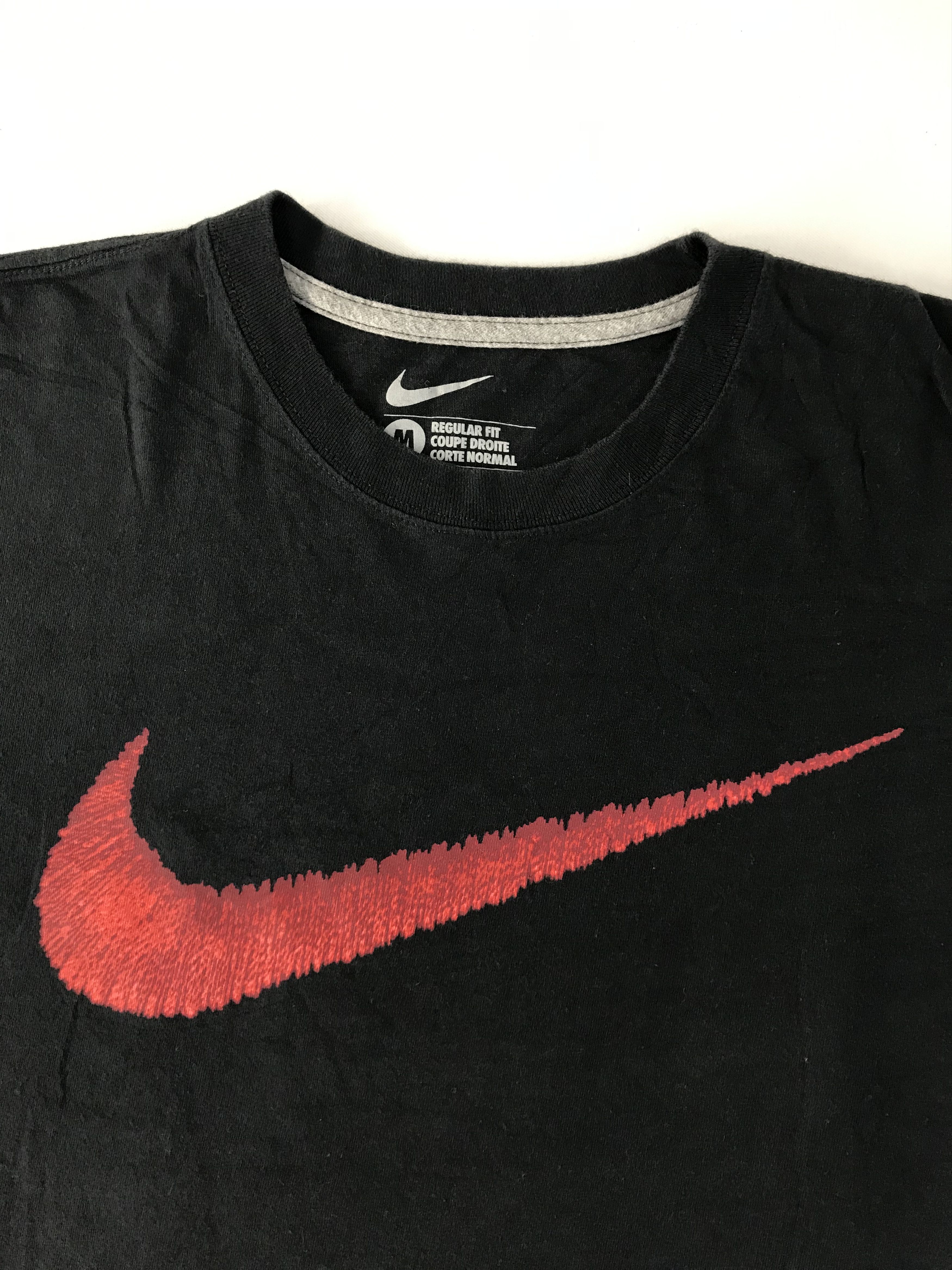 Nike Nike Swoosh Big Logo Printed Tee T-shirt Unisex Wear Size US M / EU 48-50 / 2 - 3 Thumbnail